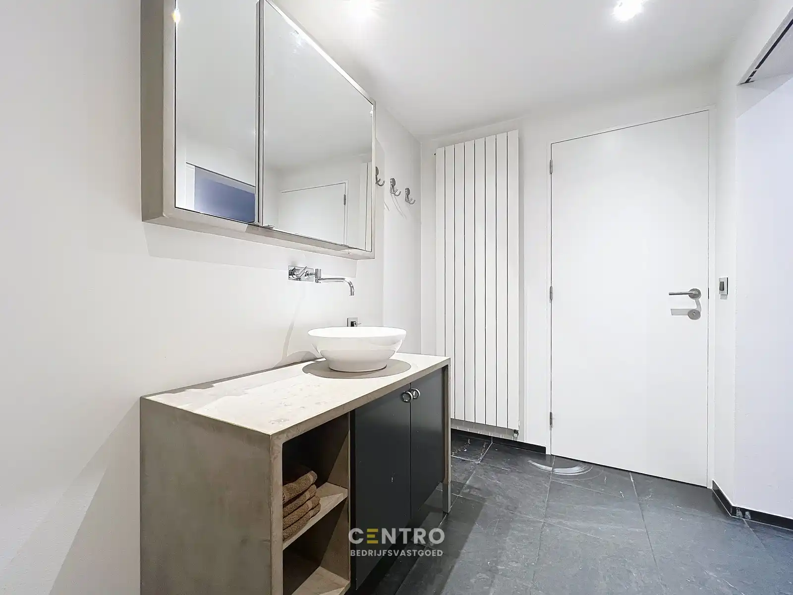 Luxueuze woning (4 slpks) + ruime showroom (of winkel, praktijkruimte, diensten, vrij beroep,...) met kantoor te Hooglede! foto 20