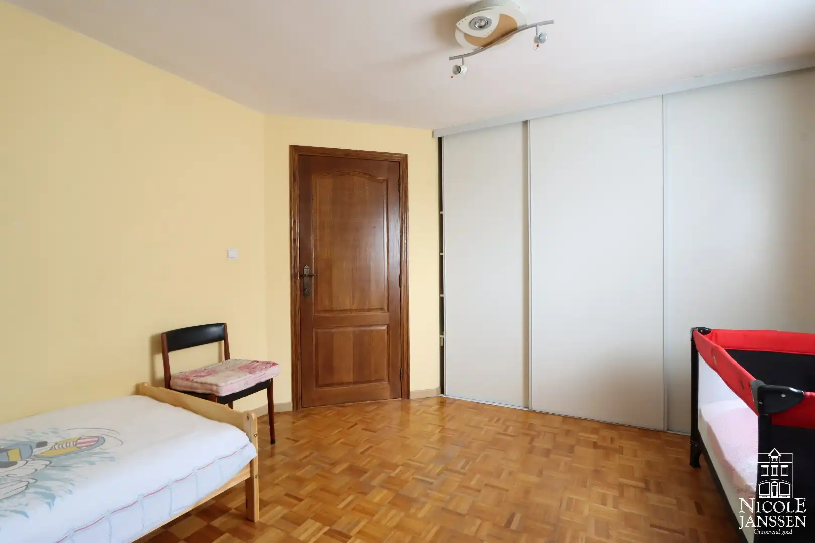 Goed onderhouden gezinswoning met diepe tuin met zwembad foto 20