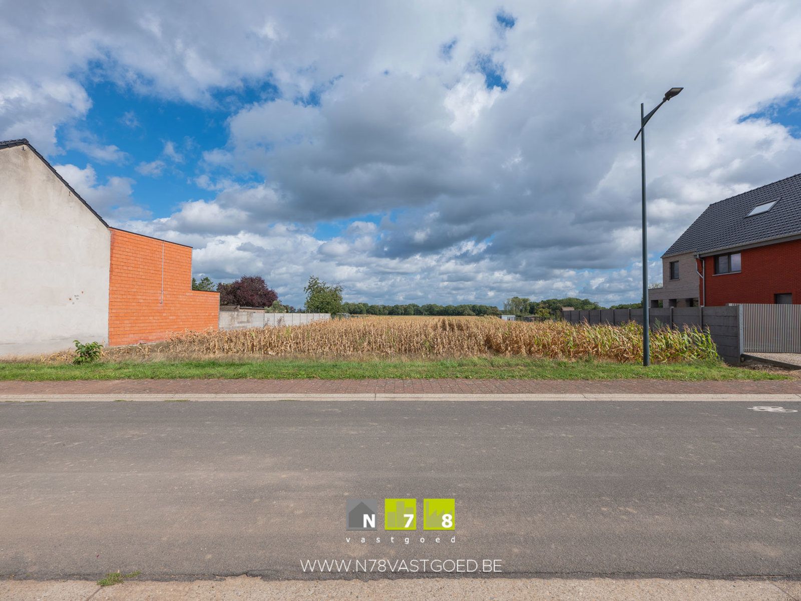 Grond te koop foto {{pictureIndex}}