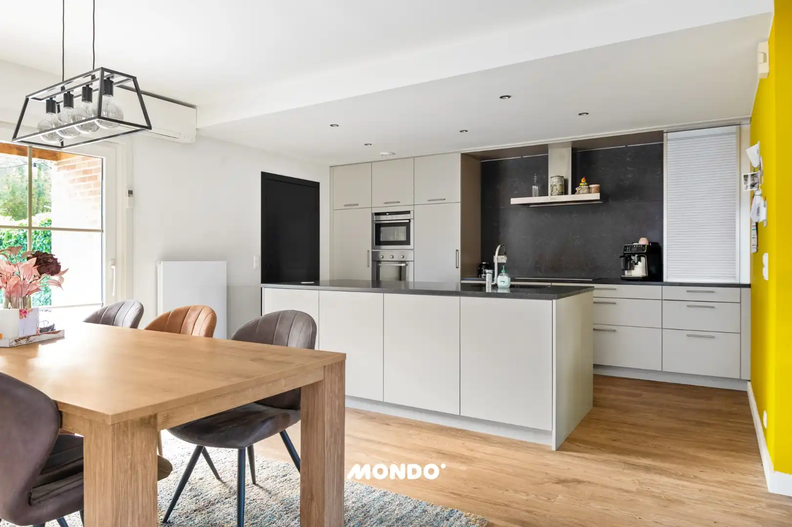Moderne, energiezuinige woning met zwembad foto 8