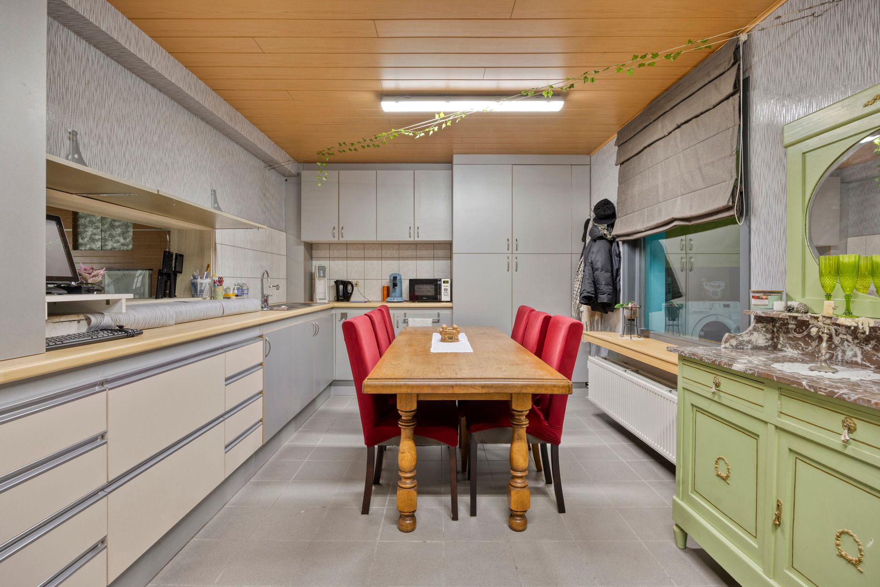 Zeer goed gelegen handelshuis + bovengelegen woonst en 2 kamers foto 4