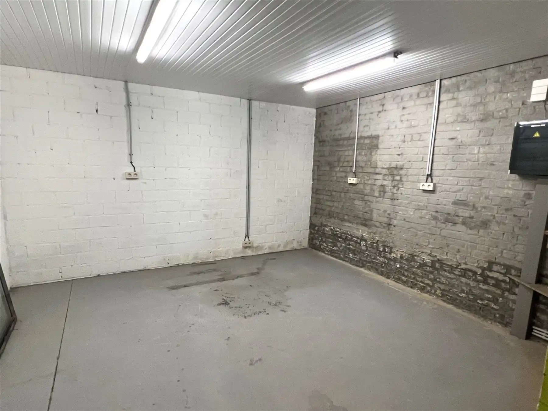 
Ruim en veelzijdig commercieel pand met parking foto 4