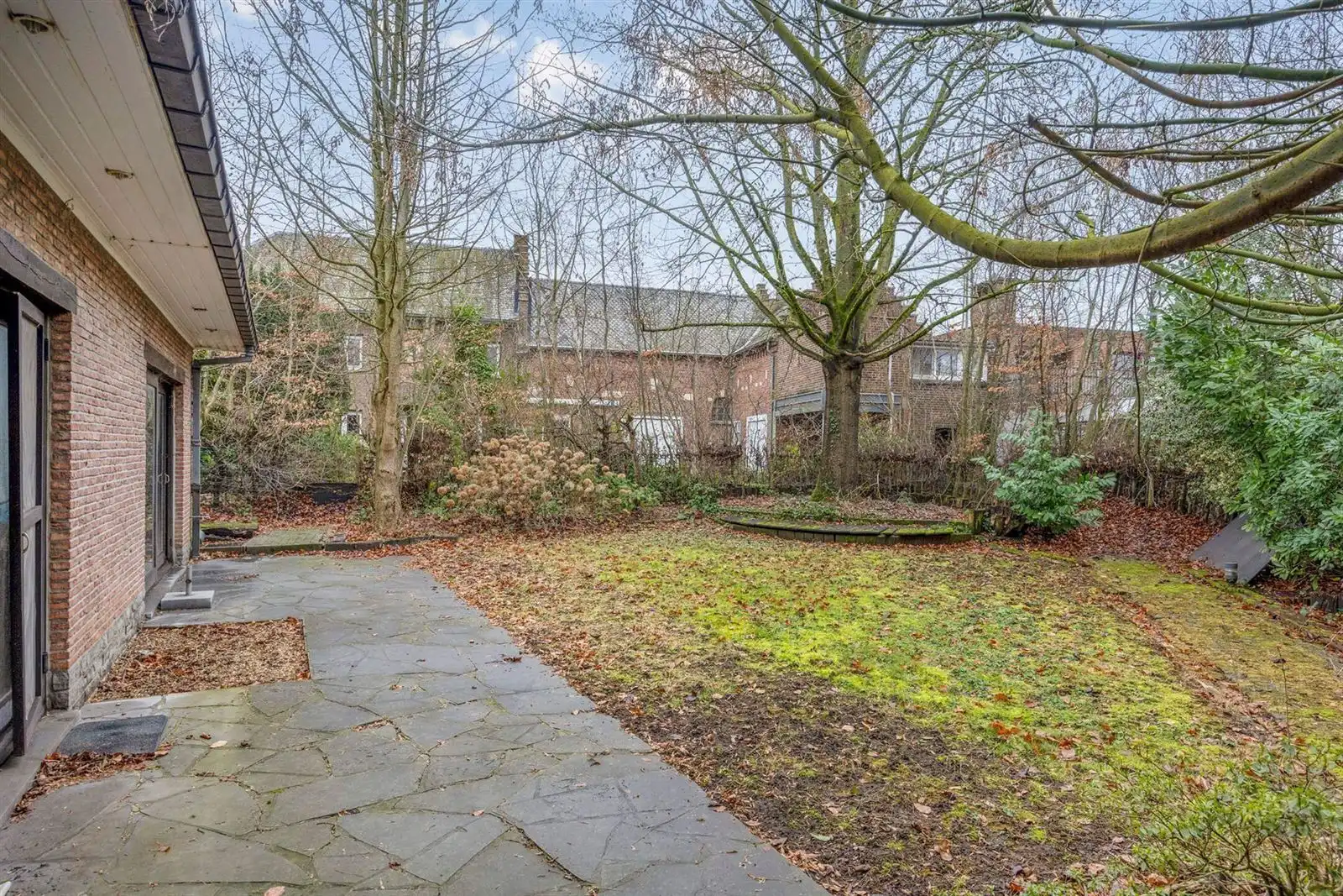 Villa op te frissen in hartje Pajottegem foto 26