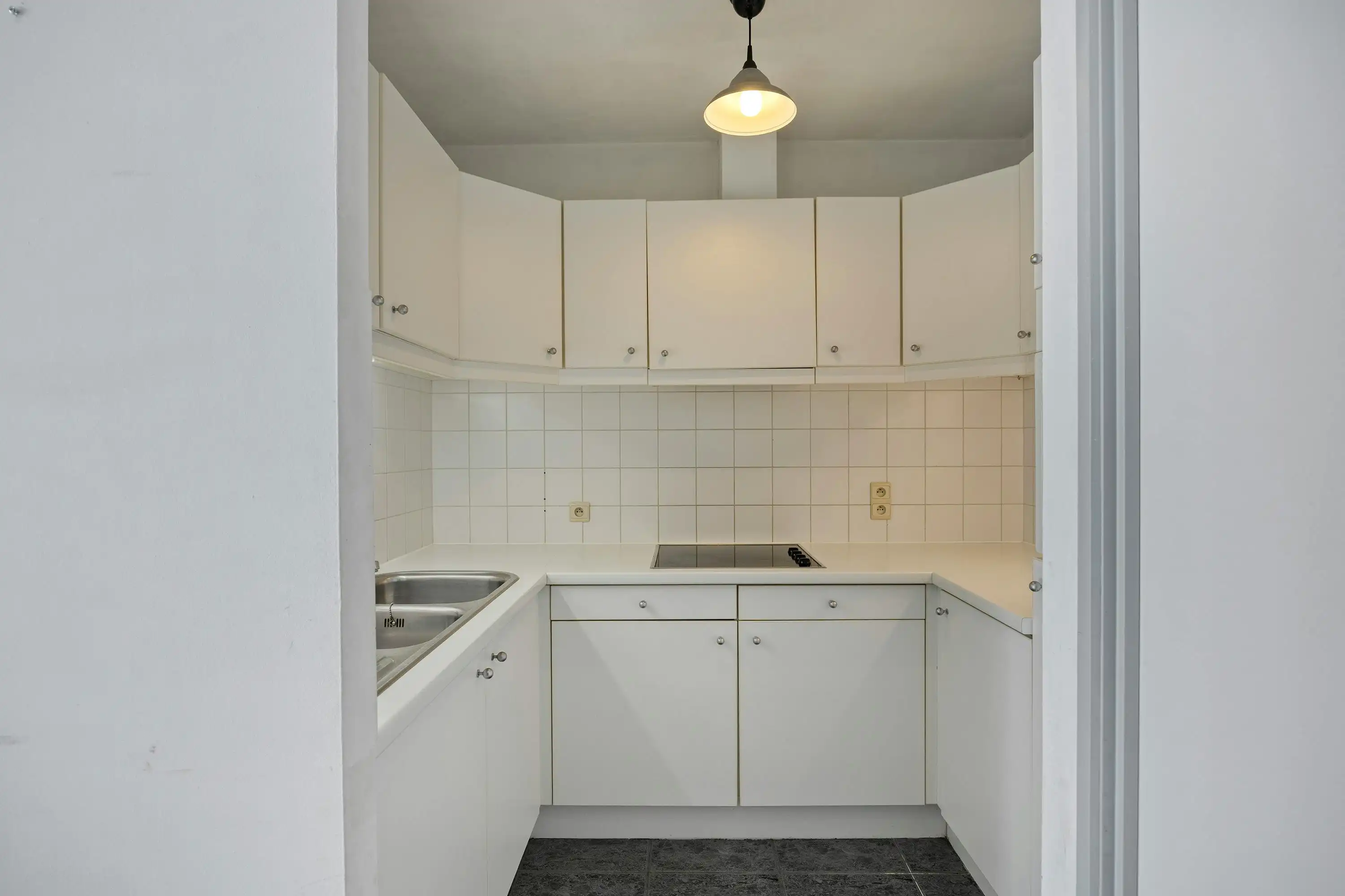 Instapklaar gelijkvloers appartement met gemeenschappelijke tuin en fietsenberging in hartje Kapellen! foto 7