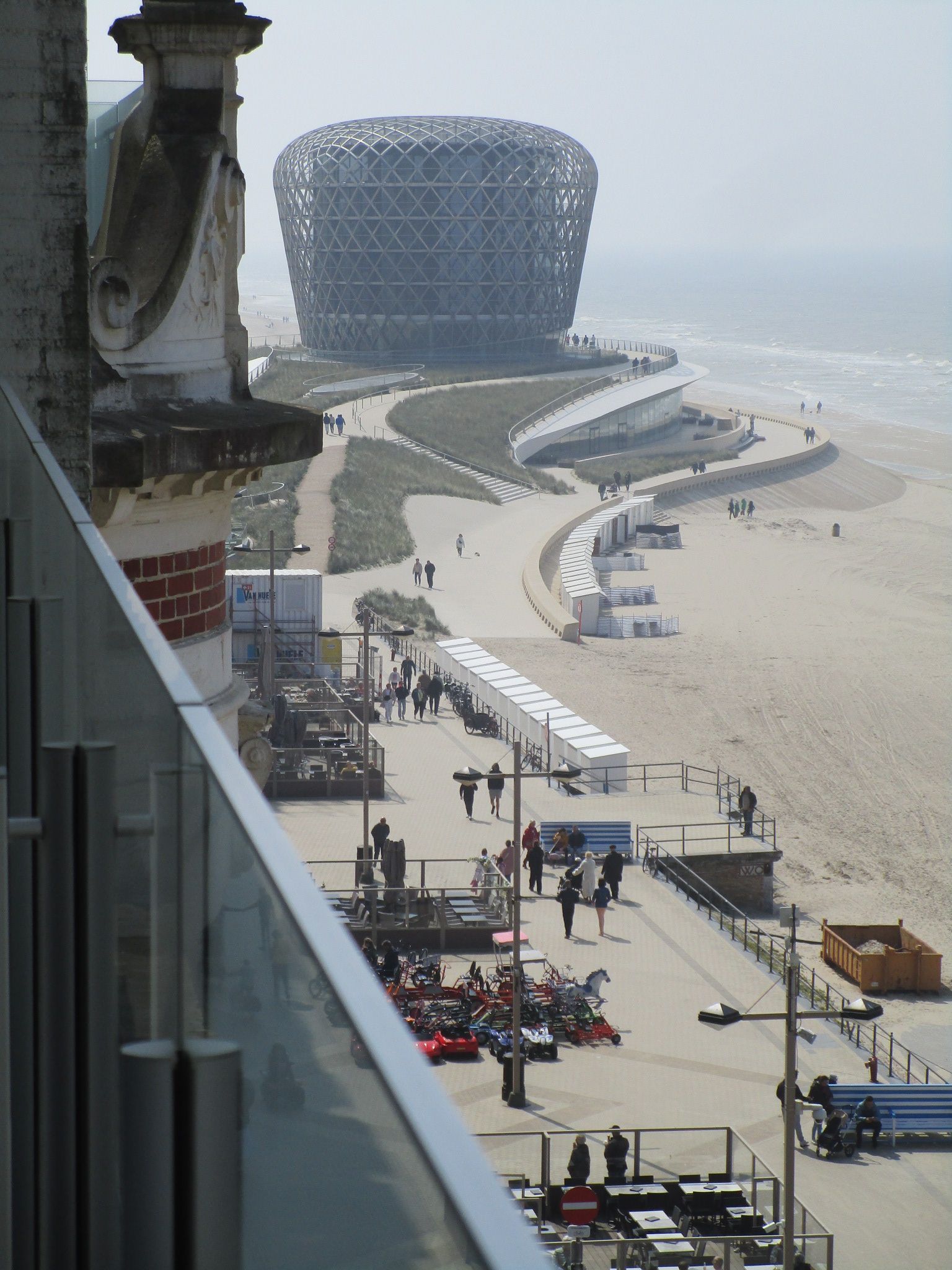 Ruim centraal gelegen app. 2 slaapkamers frontaal zeezicht + ruim terras foto 3