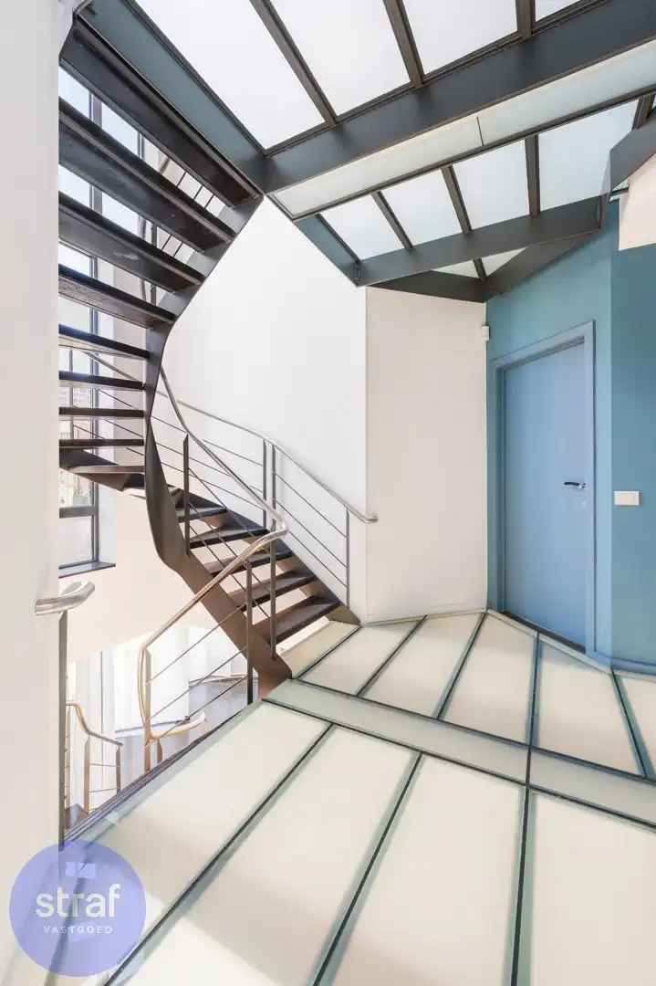 Ruim (en ook groot) huis op Linkeroever&nbsp;met praktijkruimte/ studio foto 15