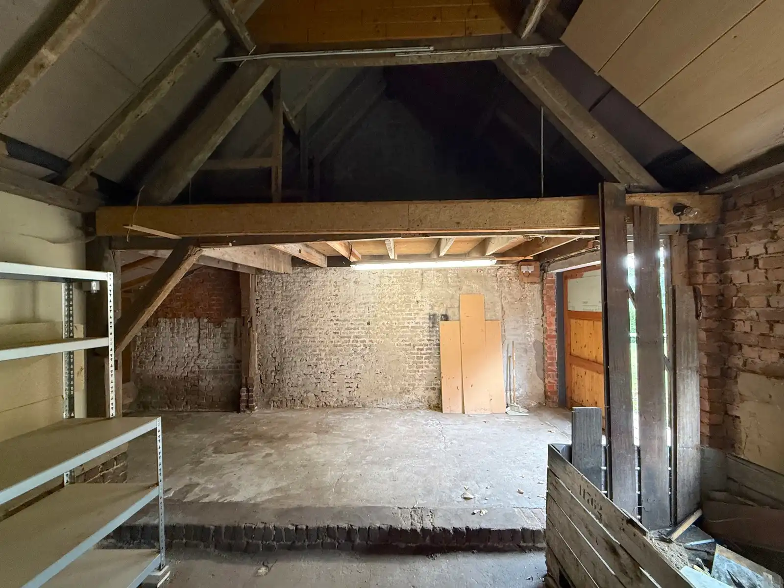 Te renoveren woning met 3 slaapkamers, garage en tuin foto 23