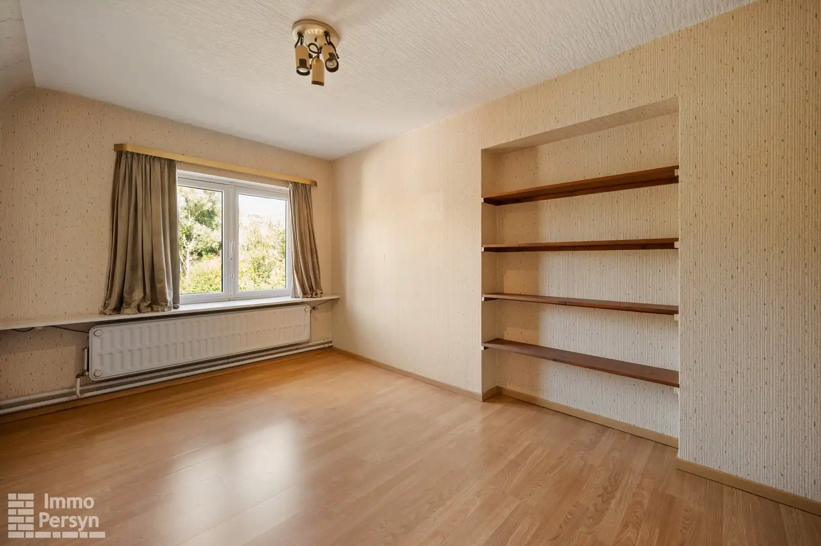 Woning met loods op een commerciële ligging foto 15