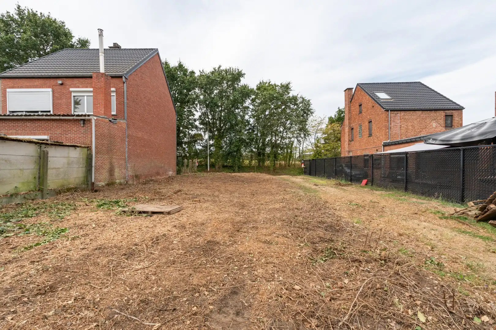 Rustig gelegen bouwgrond van 591 m² voor halfopen bebouwing in Paal foto 2
