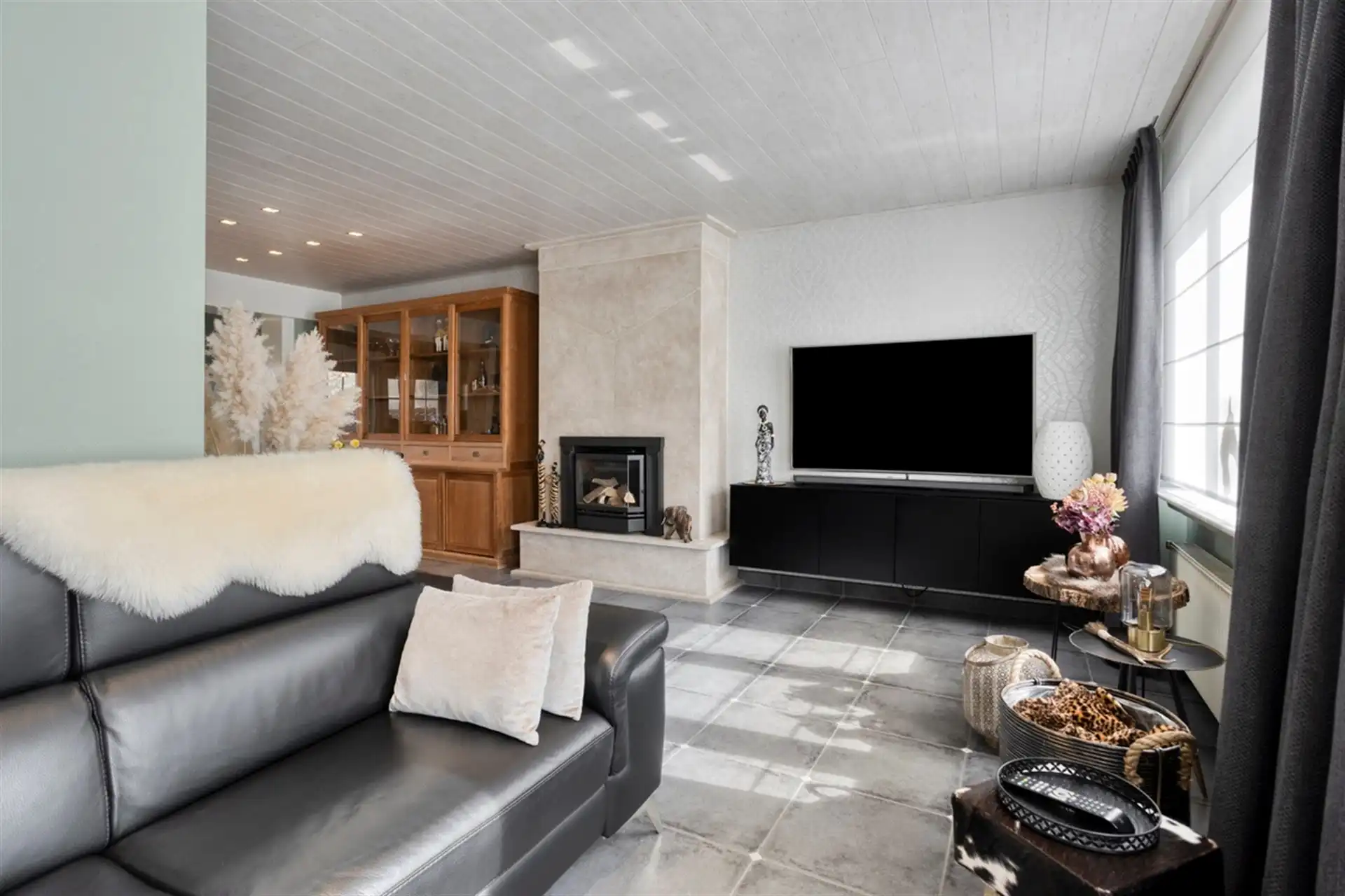 Gezinswoning met 3 slaapkamers, tuin en garage in rustige straat foto 8