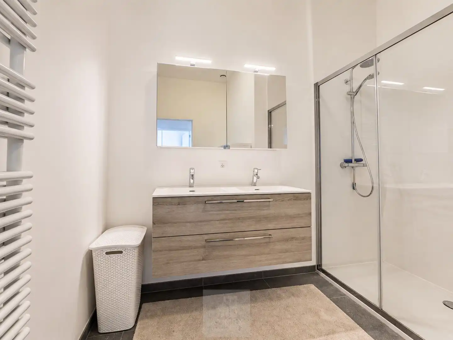 Recent gelijkvloers 2-slaapkamerappartement met tuin aan de Leieboorden foto 13