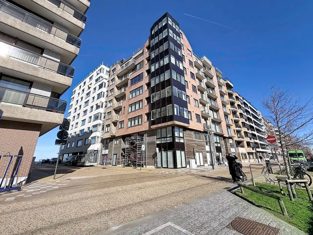 Perfect gerenoveerd appartement met ruim terras en zijdelings zeezicht foto 16