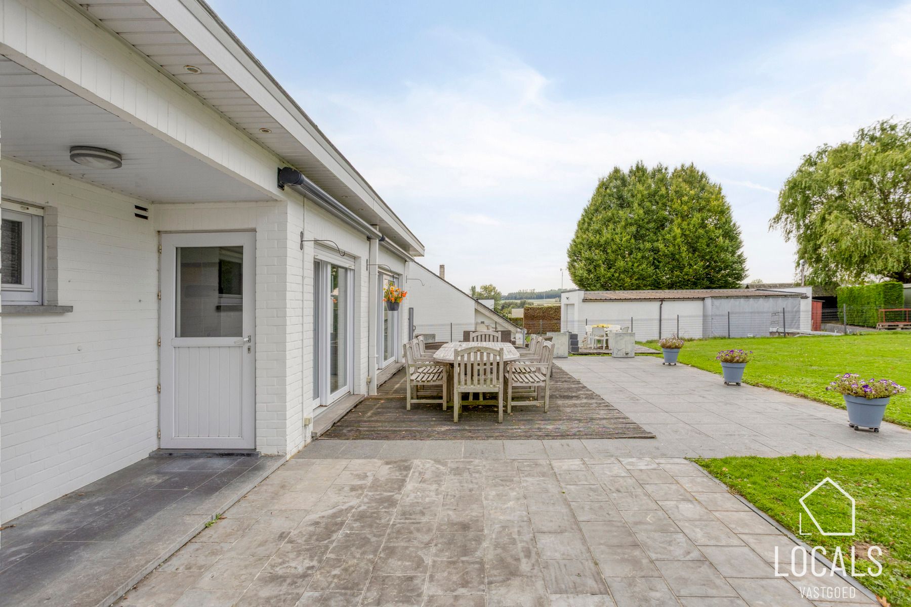 Ruime open bebouwing met grote tuin in Denderwindeke foto 24