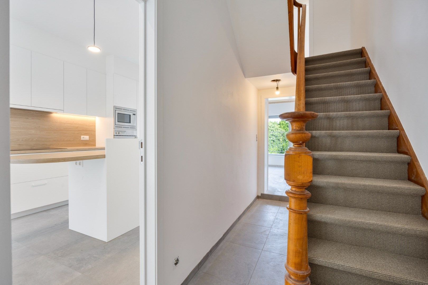 Totaal gerenoveerde en zeer goed gelegen woning op wandelafstand station met 3 ruime slaapkamers en bureauruimte - EPC A (81) kWh/m²  foto 4