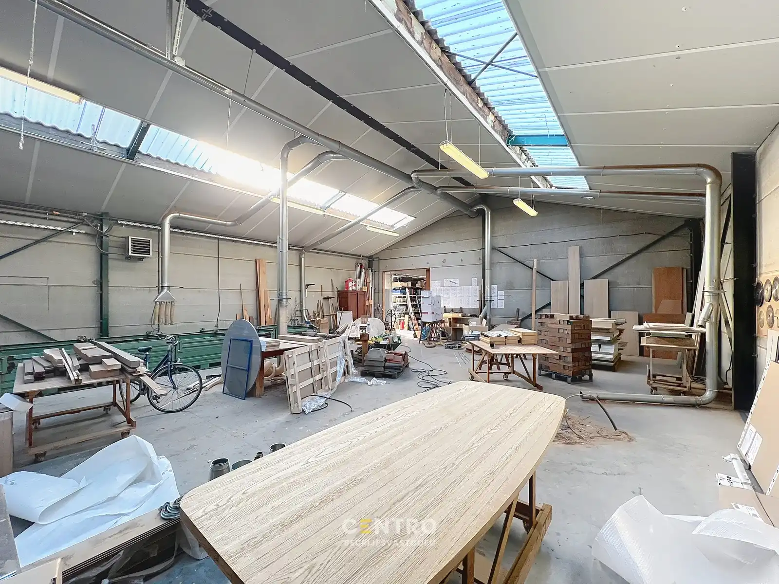 Zeldzame opportuniteit: LOODS/ATELIER 516 m² + ruime ALLEENSTAANDE woning 250 m² op rustig bedrijventerrein vlakbij Roeselare (EPC: A) ! foto 9