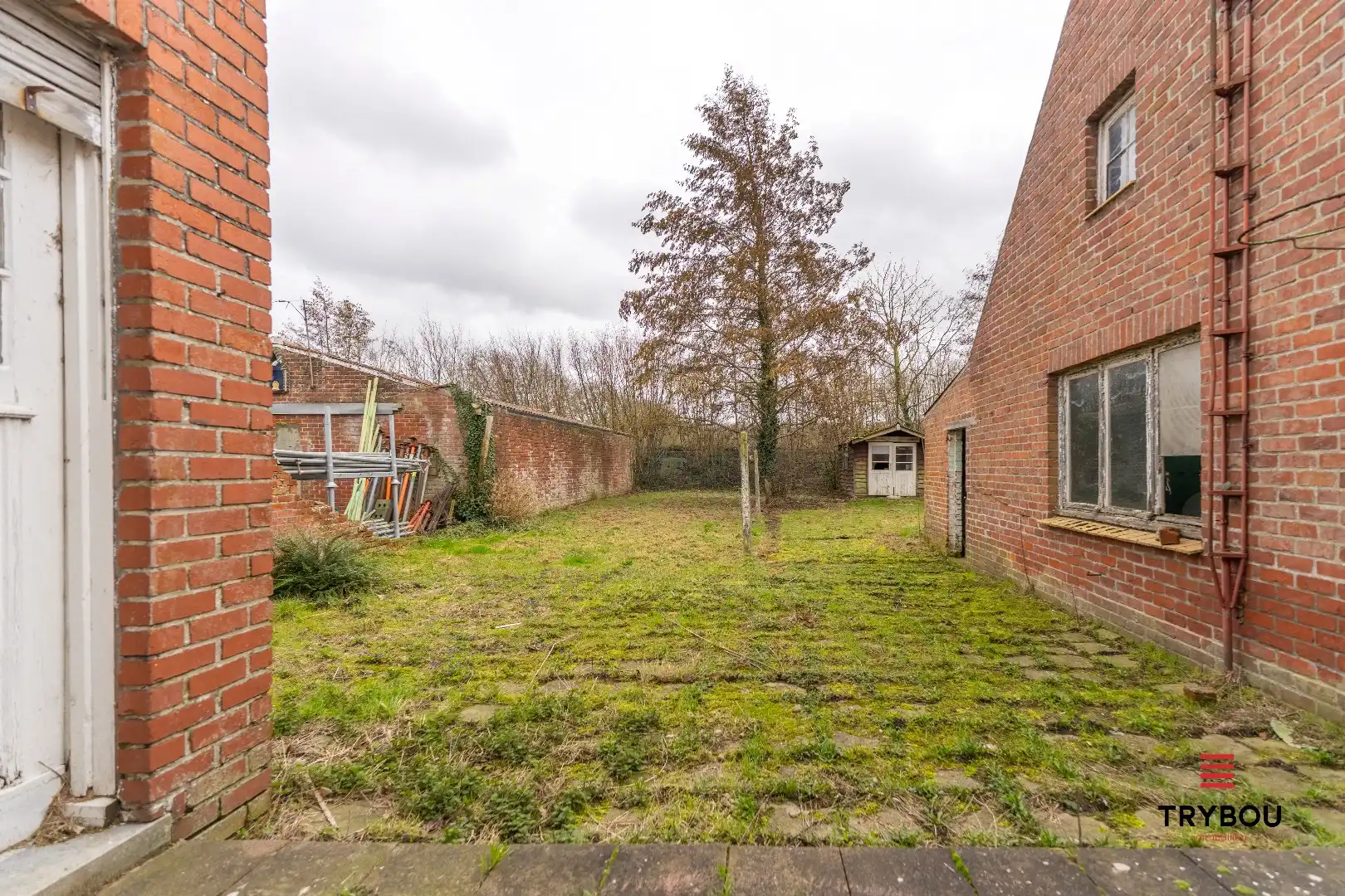 Te renoveren woning met bijgebouw en tuin in Houthulst foto 3