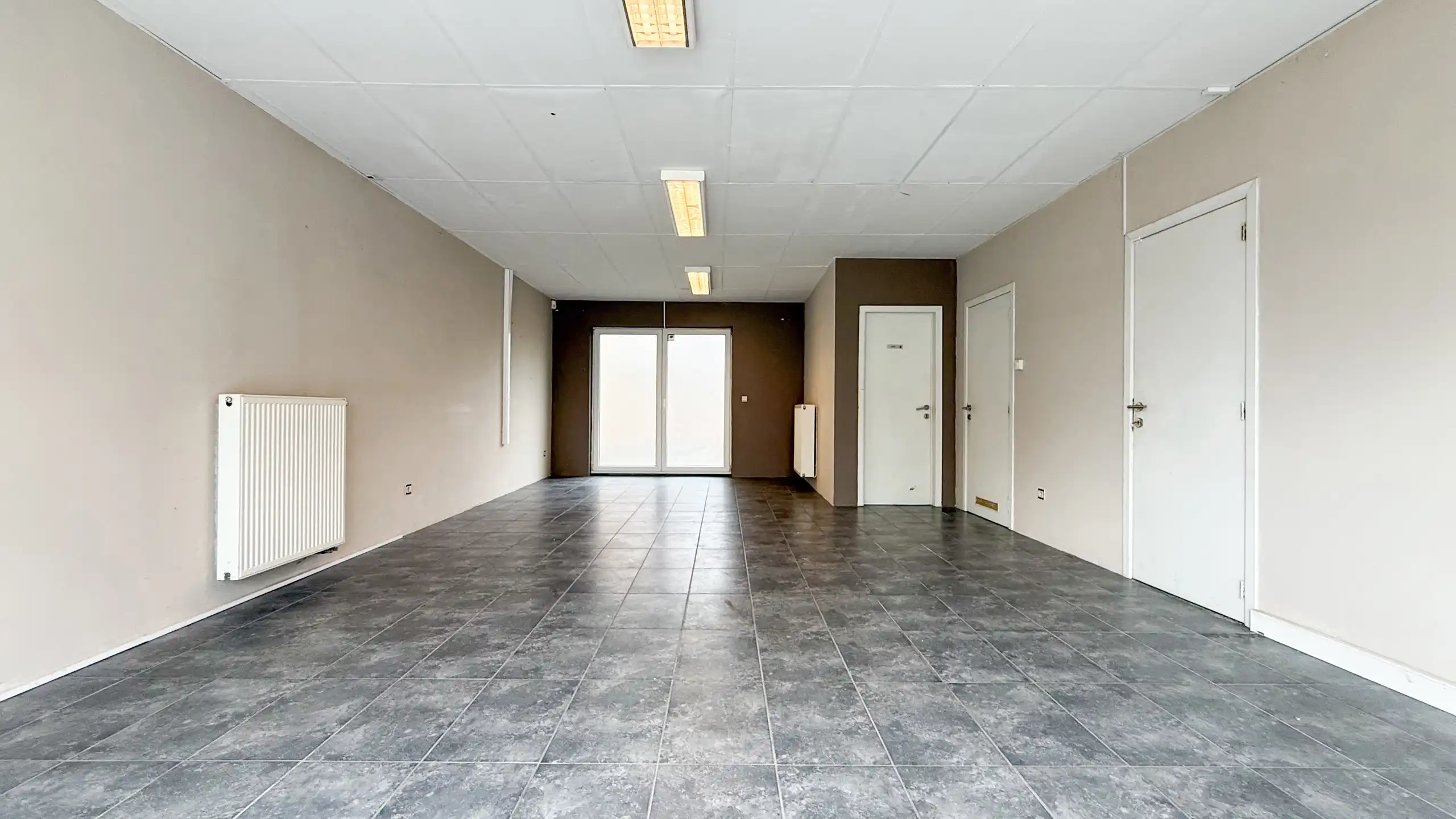 Handelsruimte gelegen aan de Guido Gezellelaan 122 te Heusden. foto 6