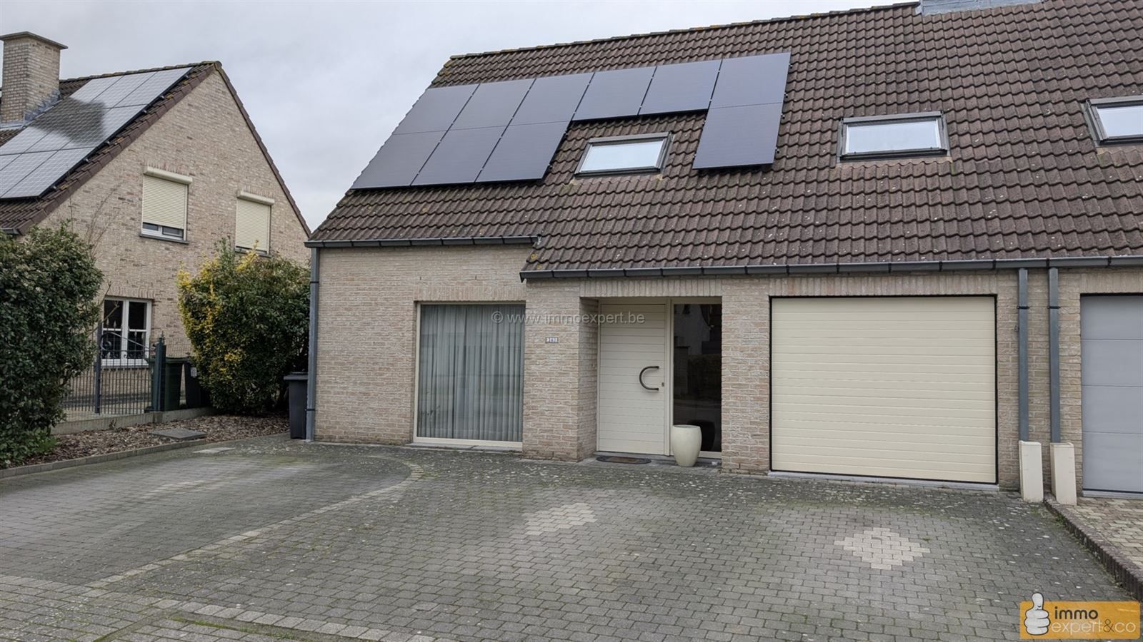 LIEDEKERKE: Instapklare woning met 3 slpks, tuin en alle comfort foto {{pictureIndex}}