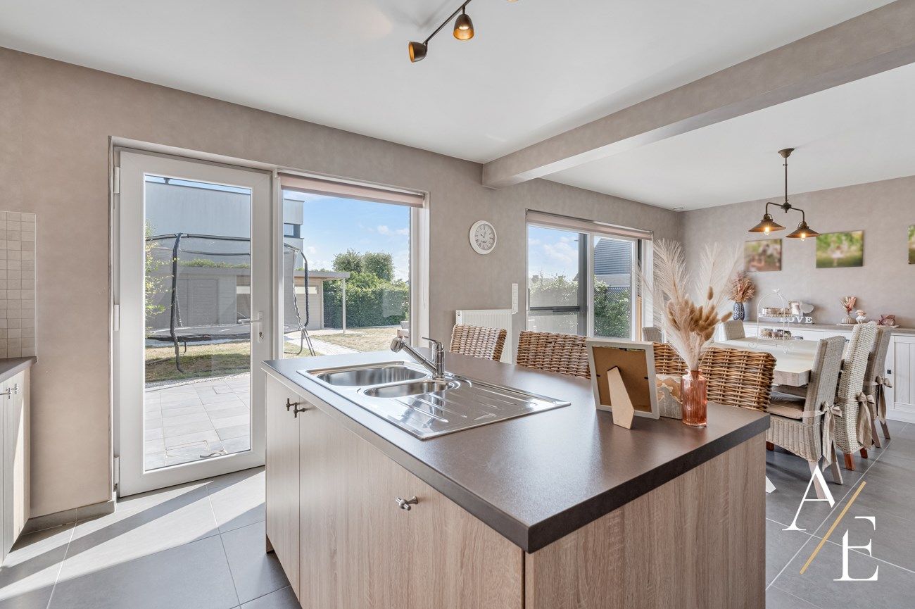 MELLE - Instapklare woning met gezellige tuin, terras en pergola in kindvriendelijke wijk foto 5