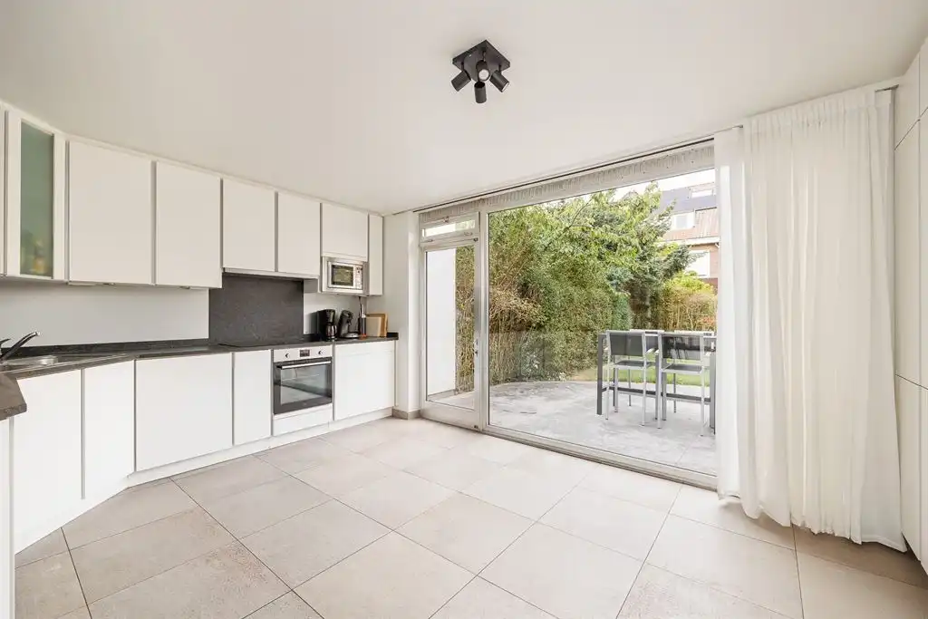 Unieke jaren 80-woning met ruime tuin foto 3