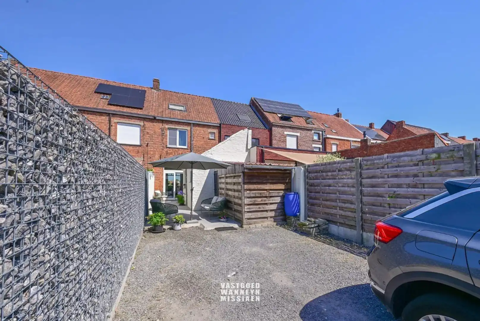 Instapklare rijwoning met 3 slpk met uitweg en parking foto 16