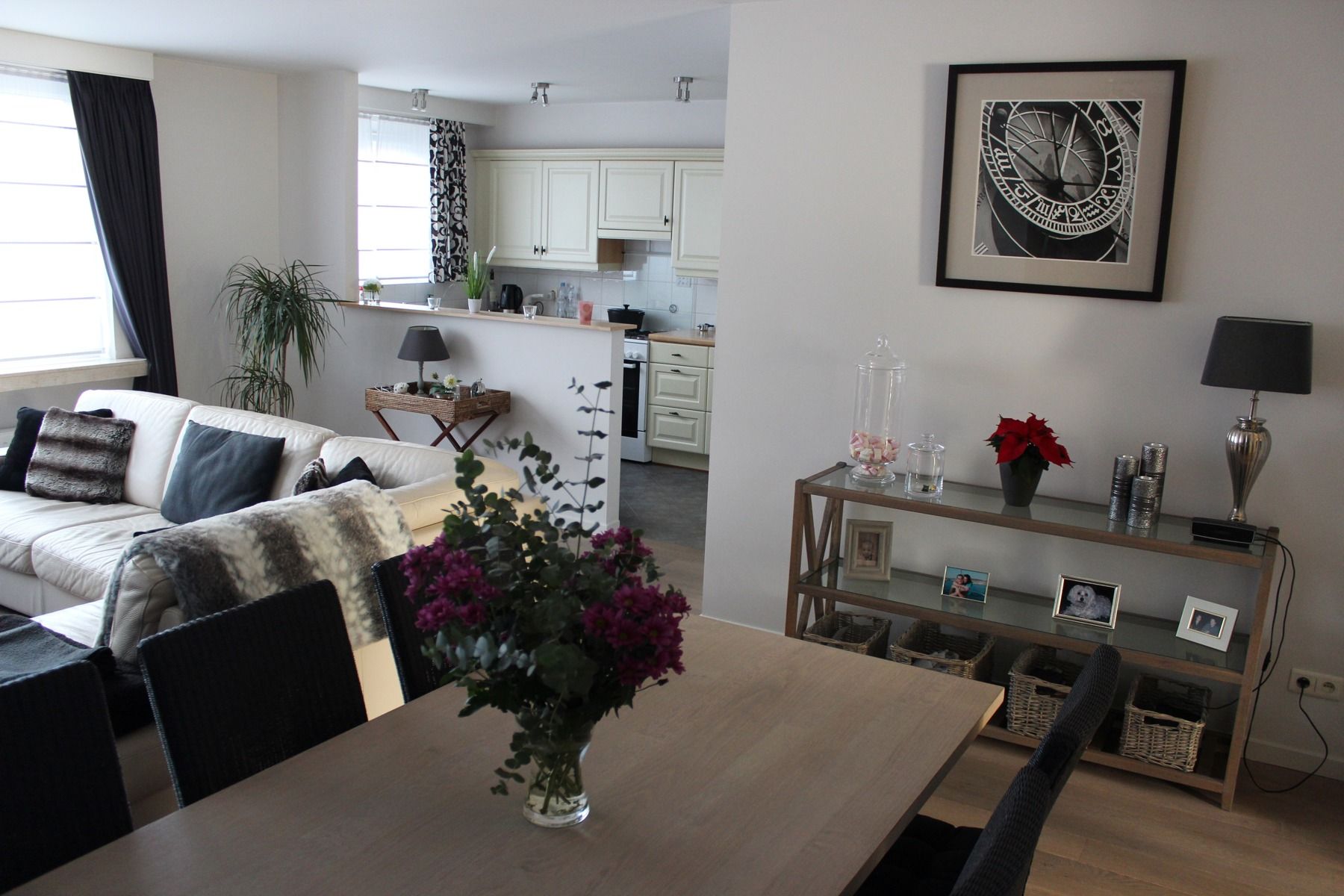 Appartement met lift, terras, garagebox en autostaanplaats foto {{pictureIndex}}
