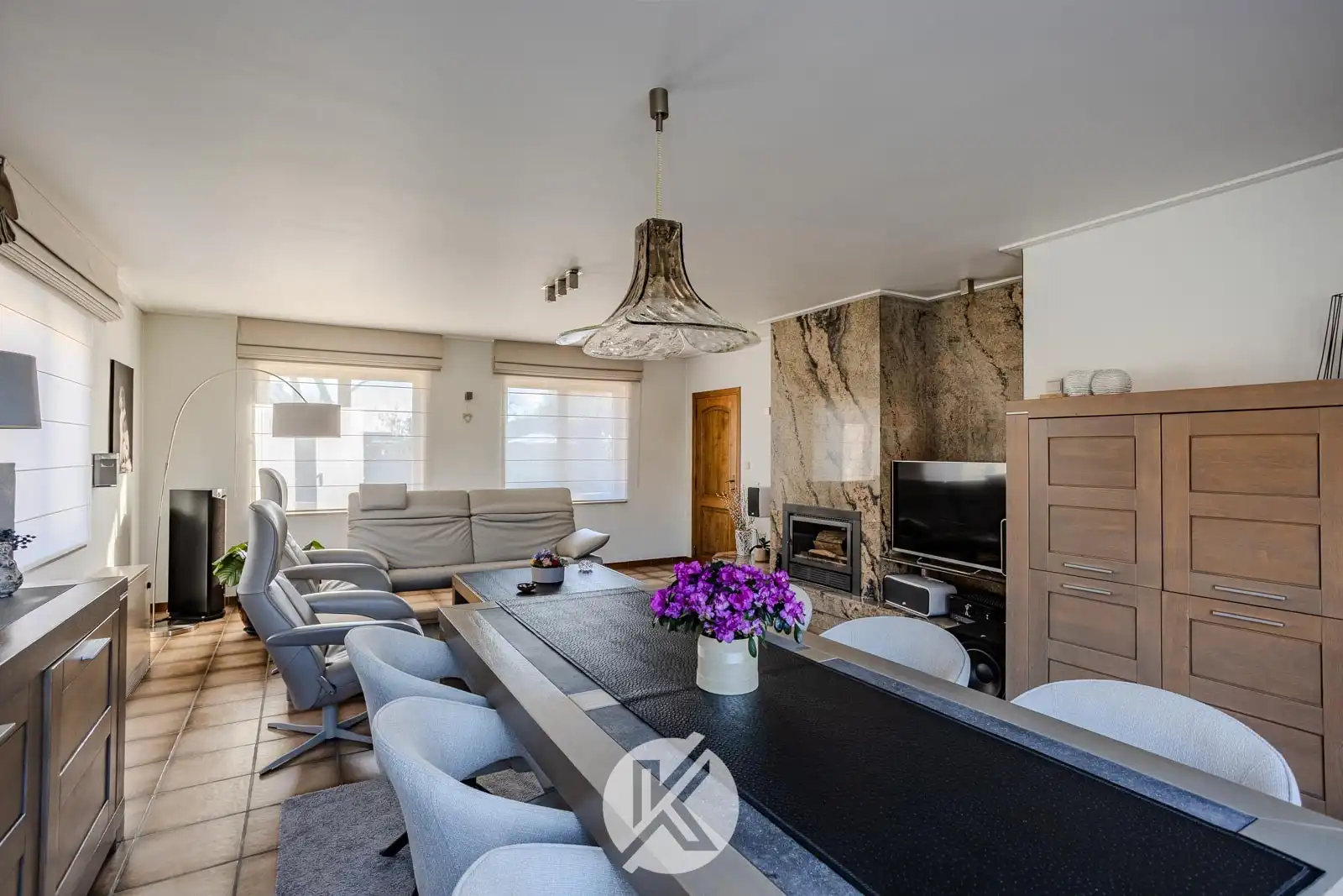 Ruime halfopen bebouwing op strategische locatie foto 9