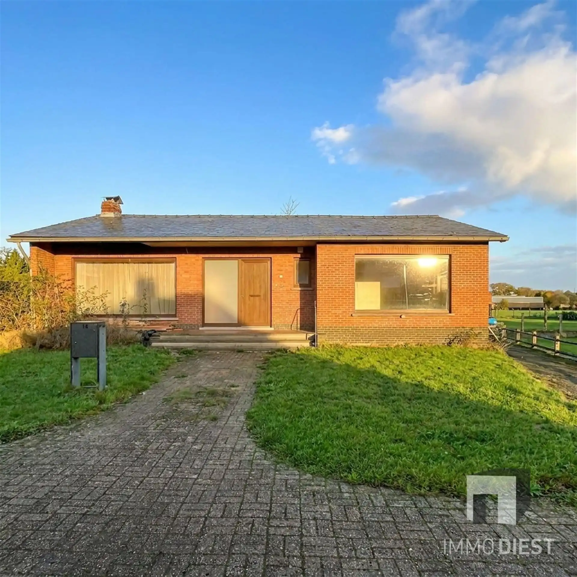 Gelijkvloerse gerenoveerde woning -  EPC C foto {{pictureIndex}}