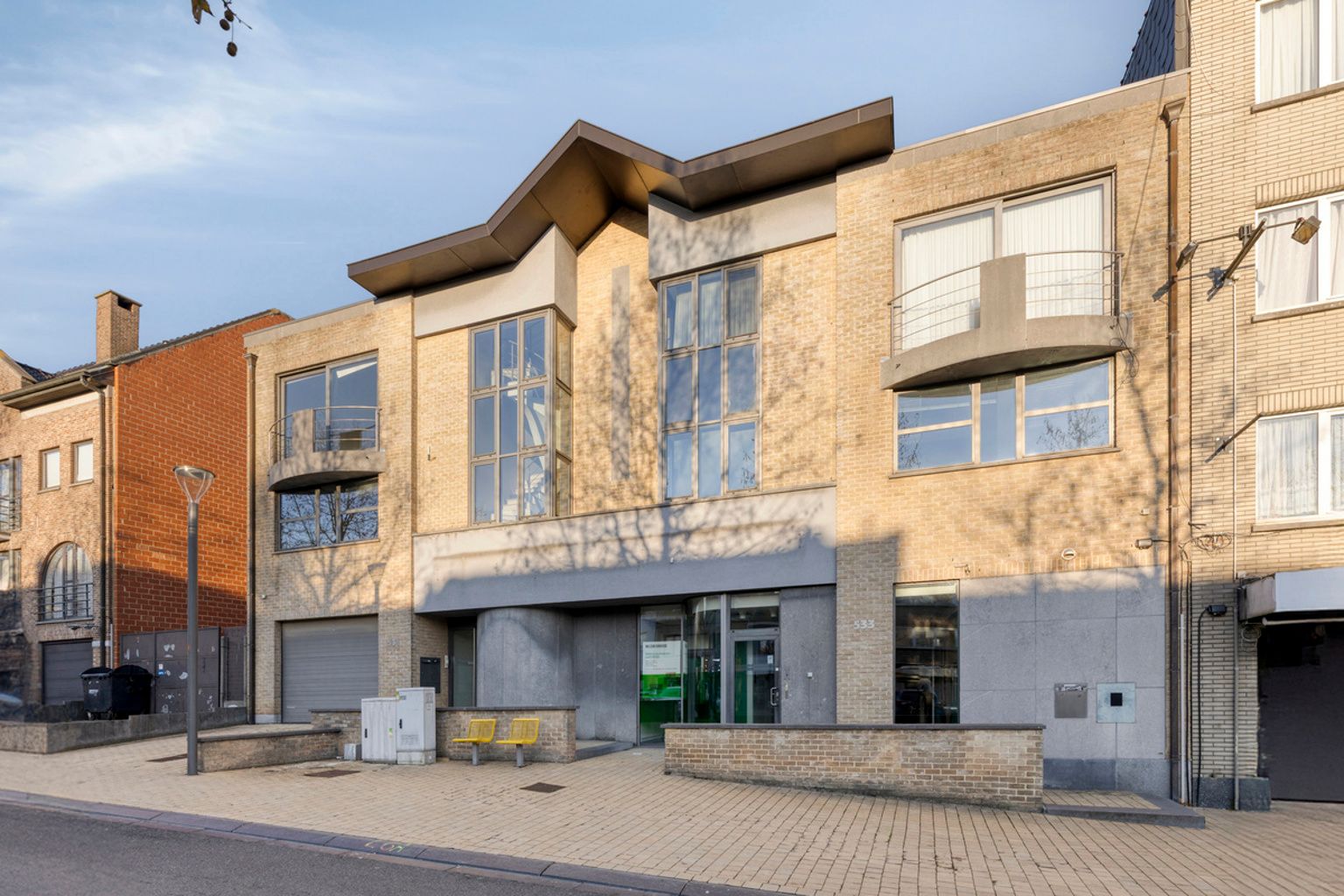 Uitstekend onderhouden gebouw voor gemengd gebruik foto {{pictureIndex}}