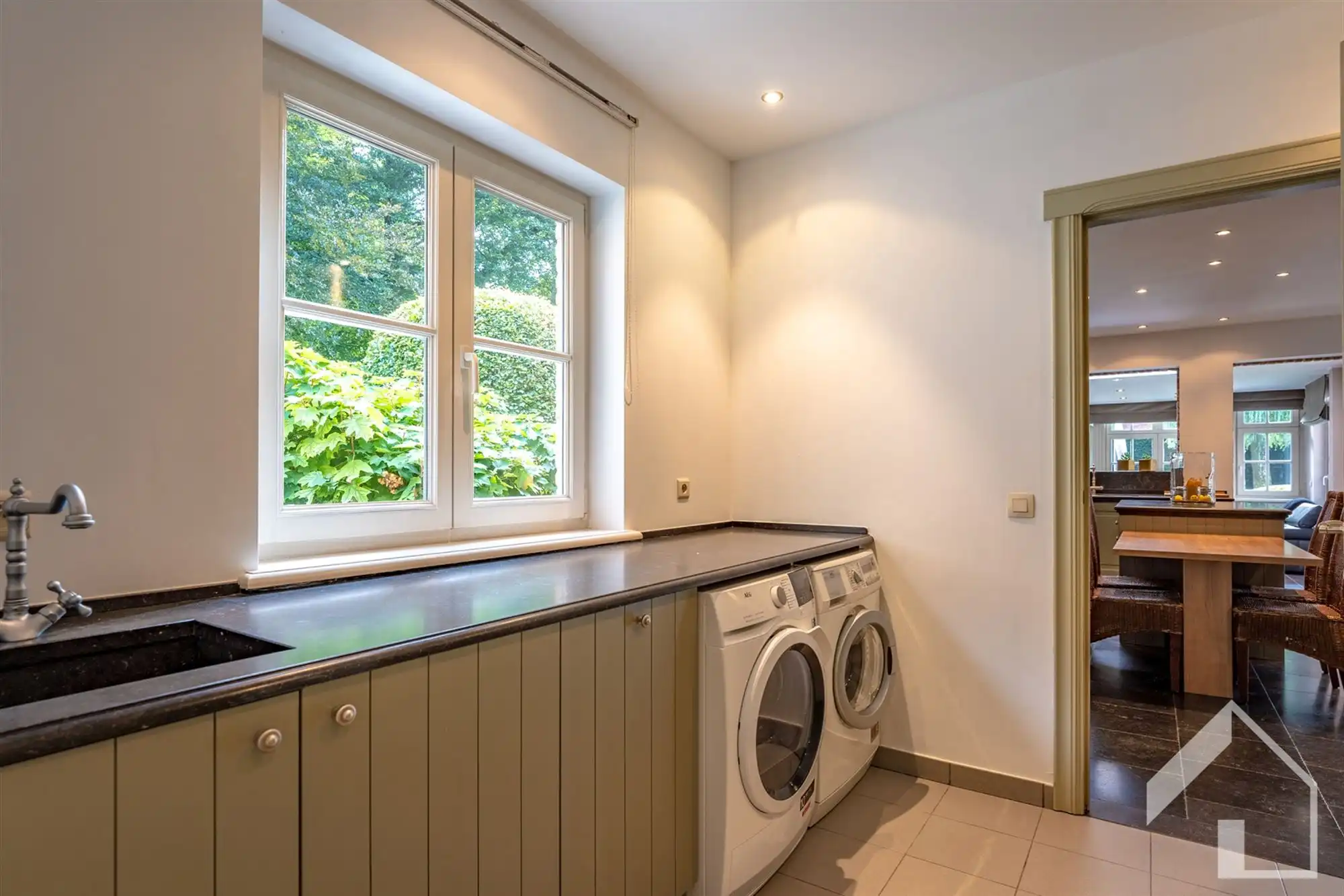 Exclusieve villa met loods, prachtige tuin en topafwerking op ruim 7.400 m²  foto 18