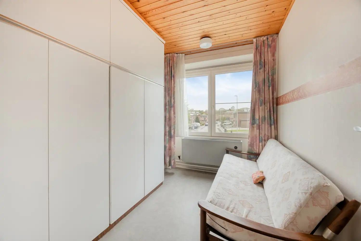 Gezinswoning met 4 slaapkamers en aangelegde tuin in doodlopende straat foto 25