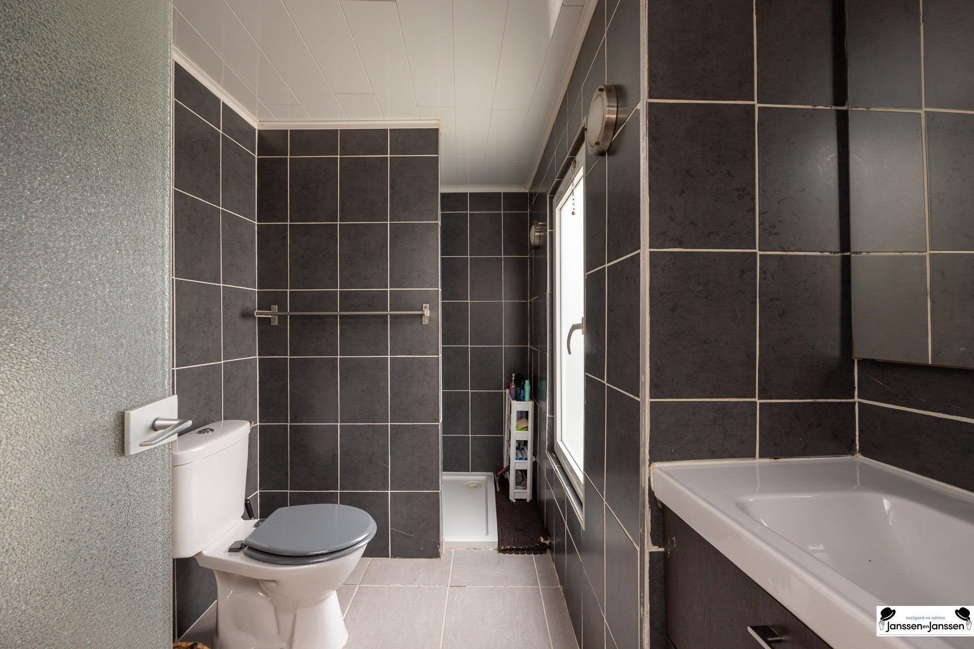 Instapklare woning met garage in Oud-Berchem foto 10