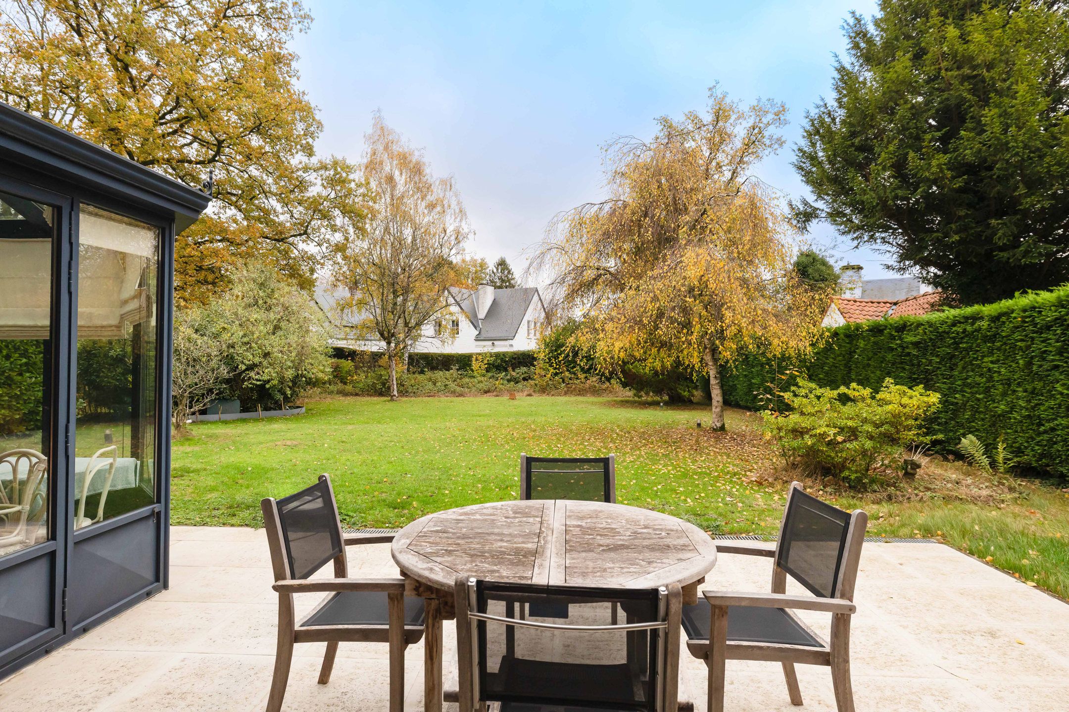 Hoofdfoto van de publicatie: Te renoveren villa met groot potentieel