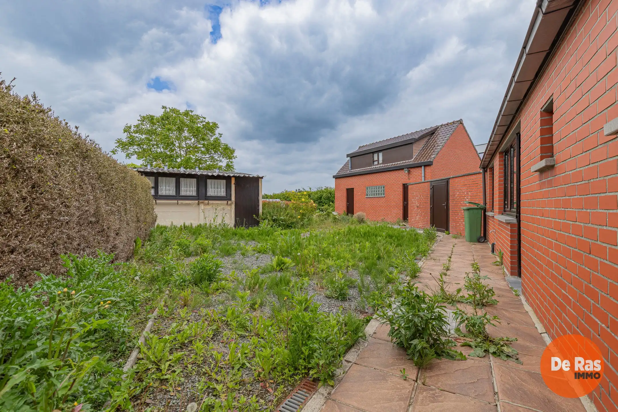 MOORTSELE - Te renoveren woning met tal van mogelijkheden foto 22