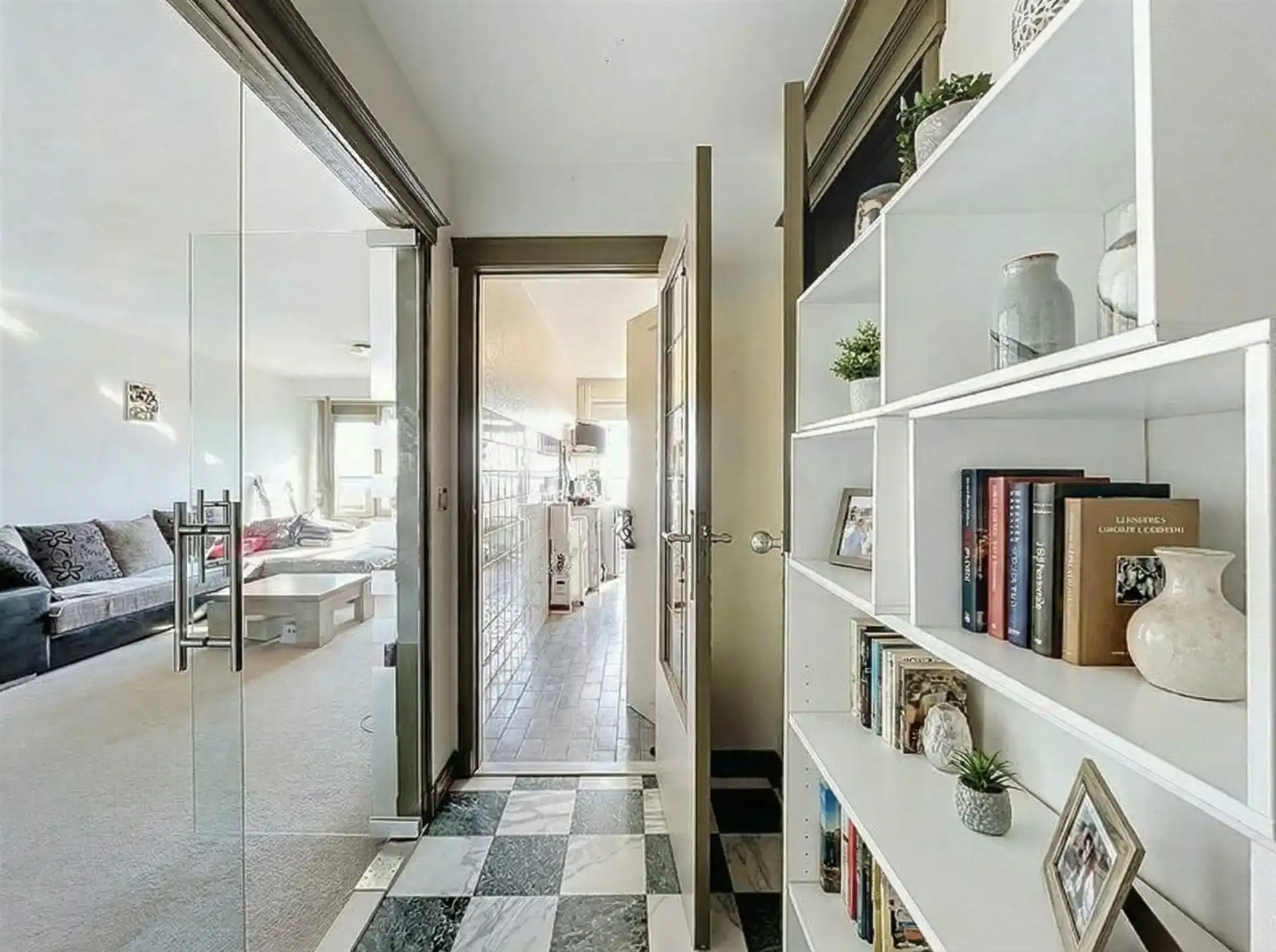 2 slpk-Appartement met terras te Sint-Niklaas foto 3