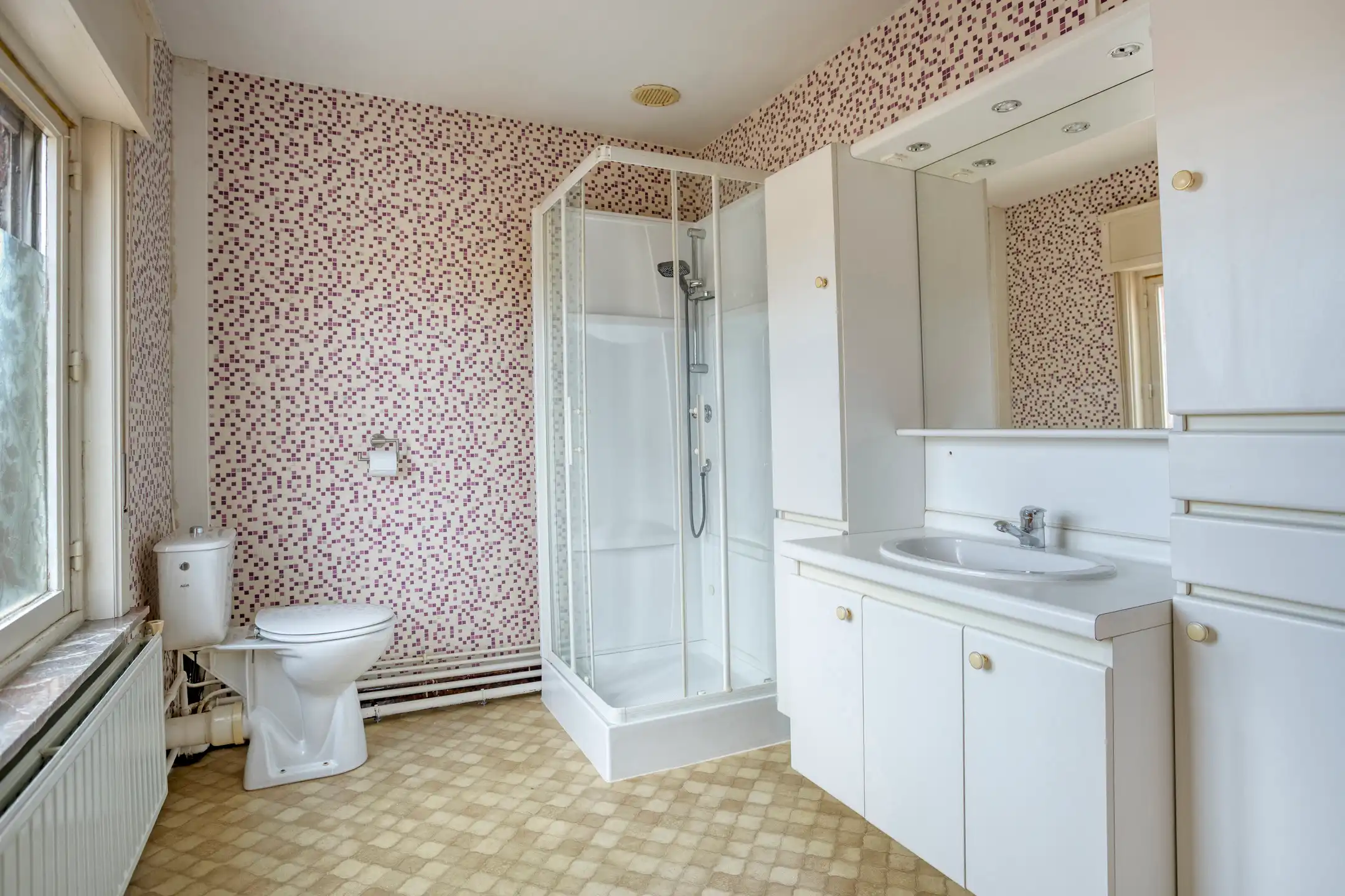 Goed gelegen woning met veel potentieel  foto 13