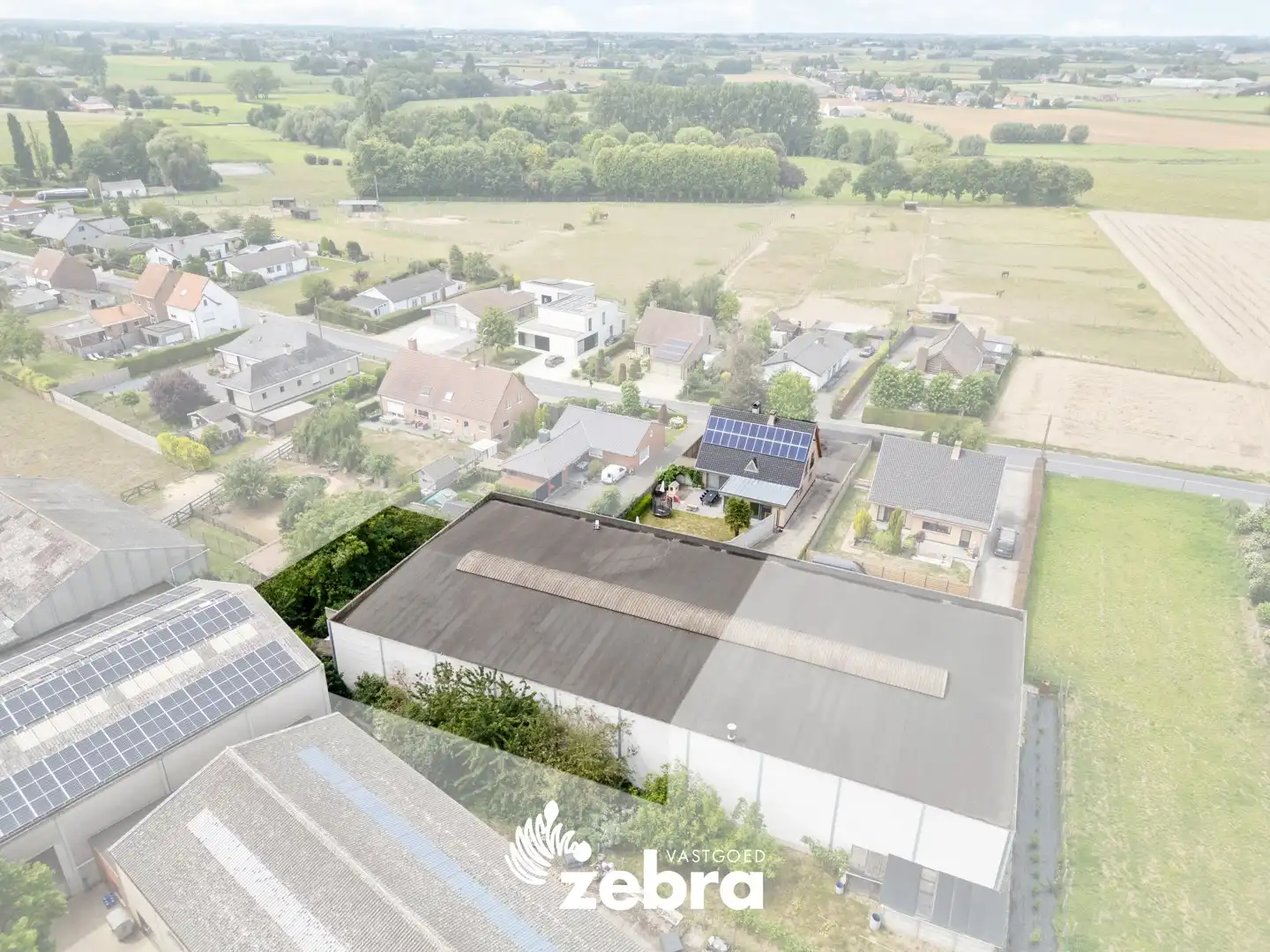 Ruime loods van ± 600 m² met instapklare woning te Oostrozebeke! foto 30