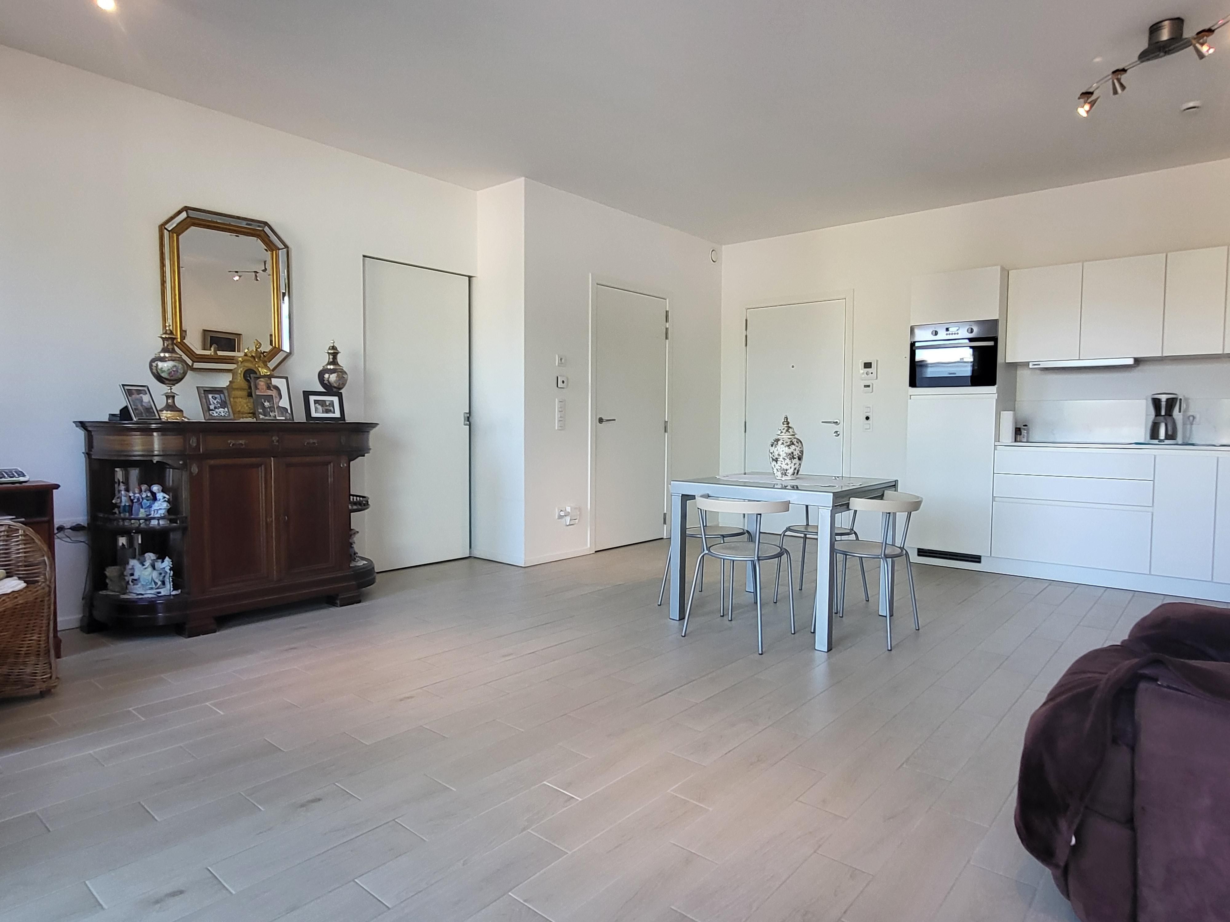 Prachtige assistentiewoning van 70m² met zonnig terras en gemeenschappelijke tuin, veel lichtinval! Ideale investering, verhuurd aan 24,99€/ dag.  foto 9