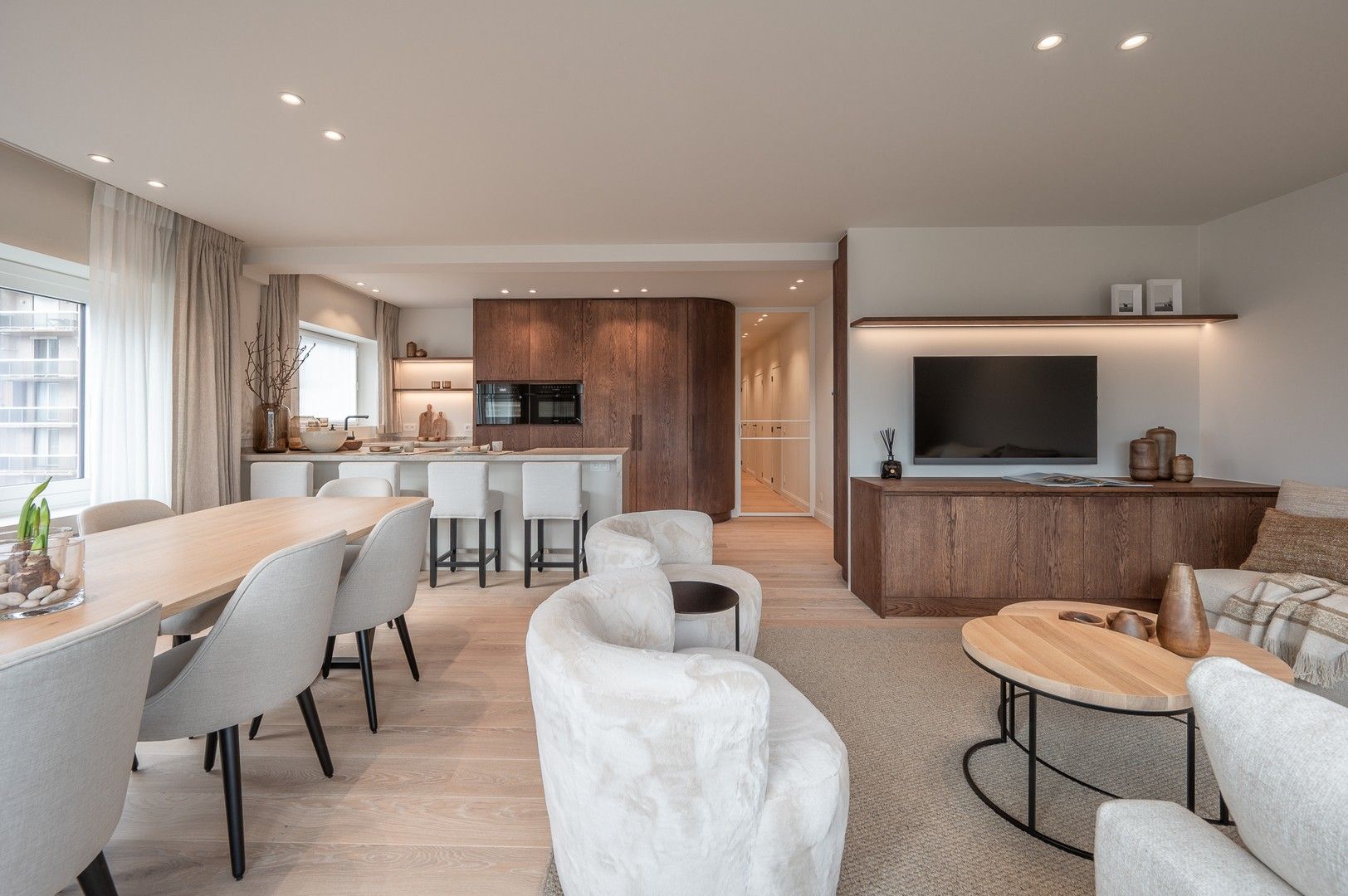 Zonnig hoekappartement gelegen in een rustige omgeving te Duinbergen. foto {{pictureIndex}}