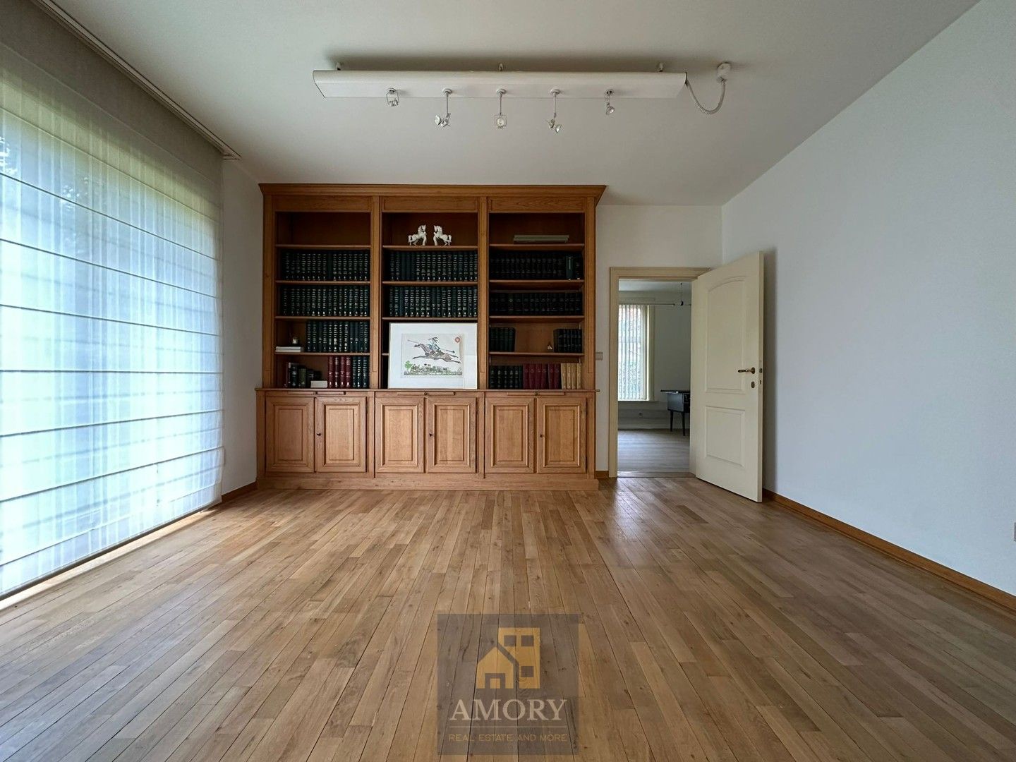 Ruim kantoorgebouw of praktijkgebouw foto 2