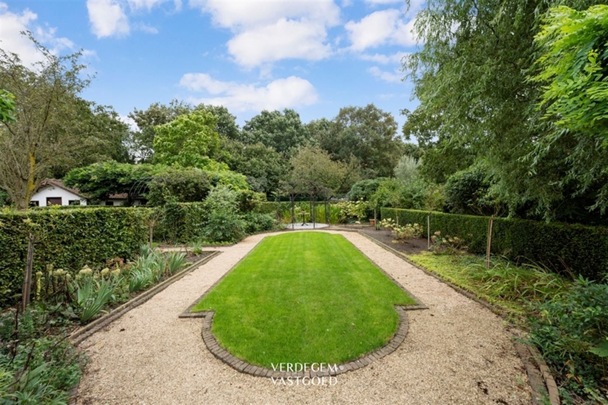 Heerlijk wonen in sfeervolle villa met 6 slaapkamers en mooie tuin foto 9