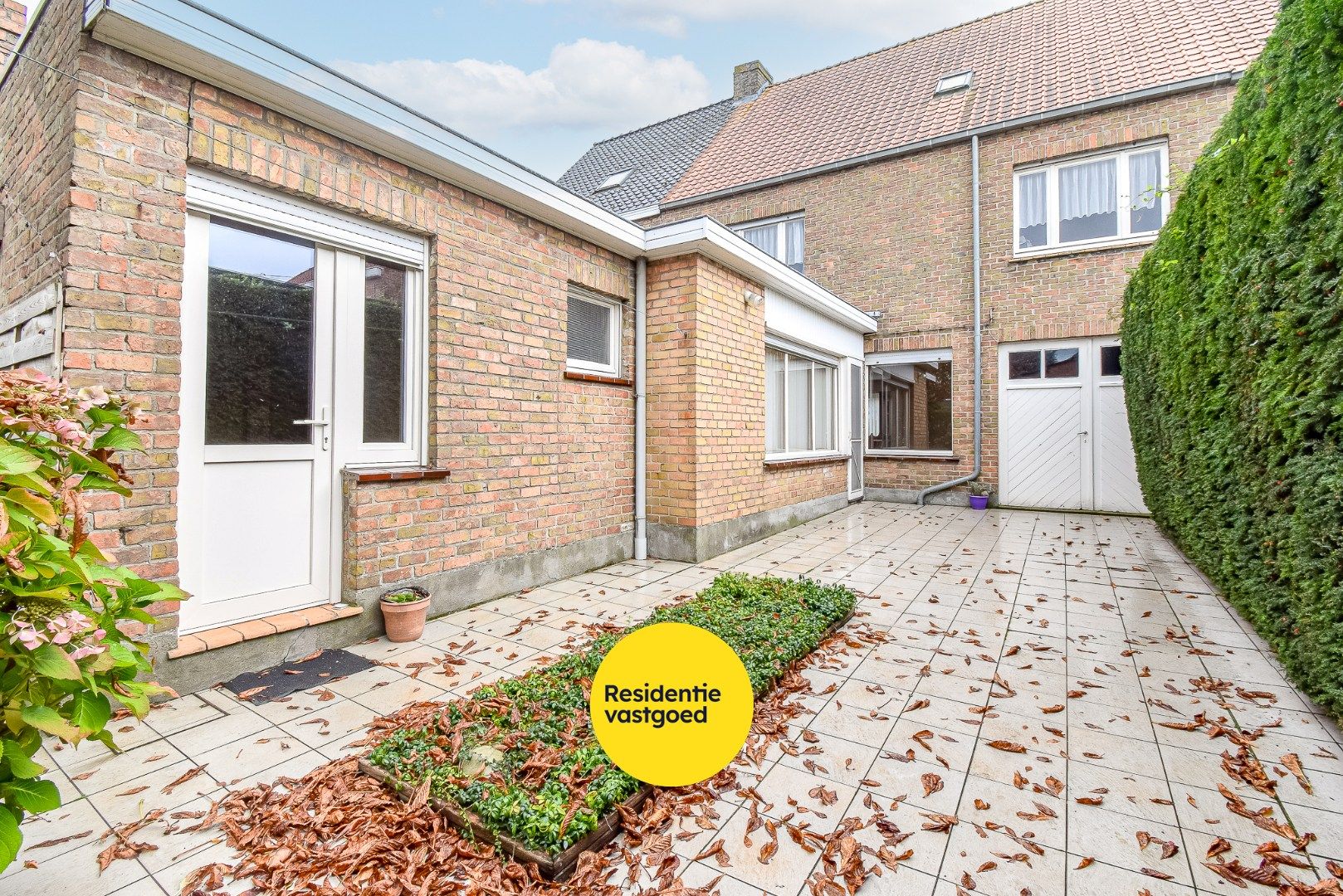 Ruim gesloten gezinswoning met inpandige garage en 4 slaapkamers in centrum Gistel foto 18