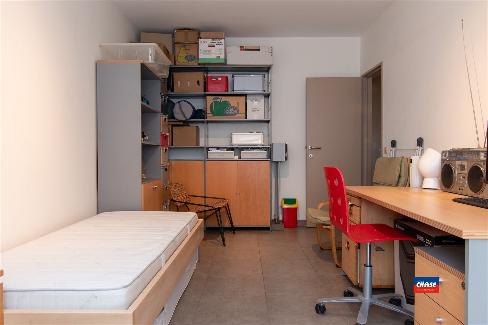 Ruim instapklaar appartement met 2 slaapkamers + terras + P foto 14