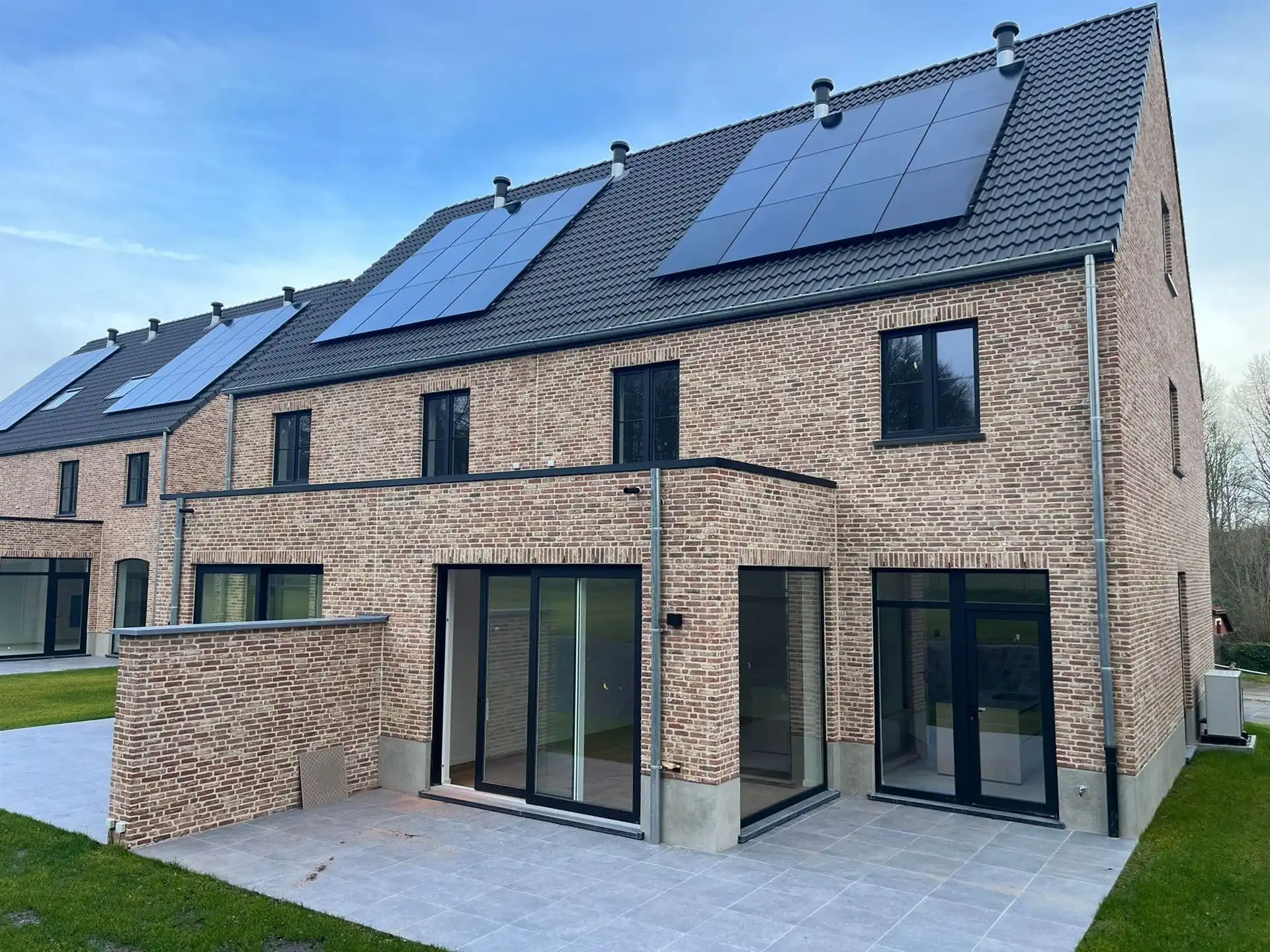 Prachtige nieuwbouw op rustige locatie foto 2