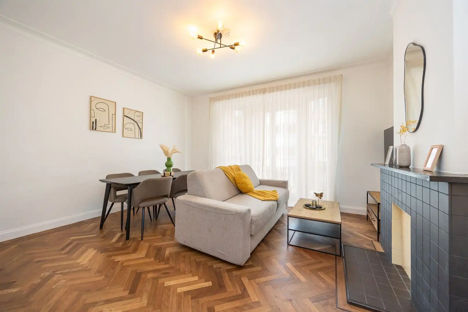 Wonen in een fietsstraat, midden in Antwerpen foto {{pictureIndex}}