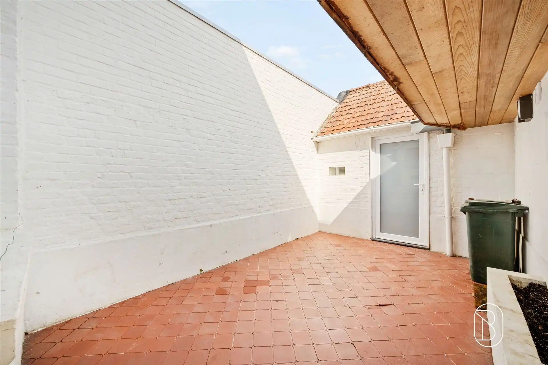Gezellige instapklare woning met 3 slpk, koer en tuintje foto 2