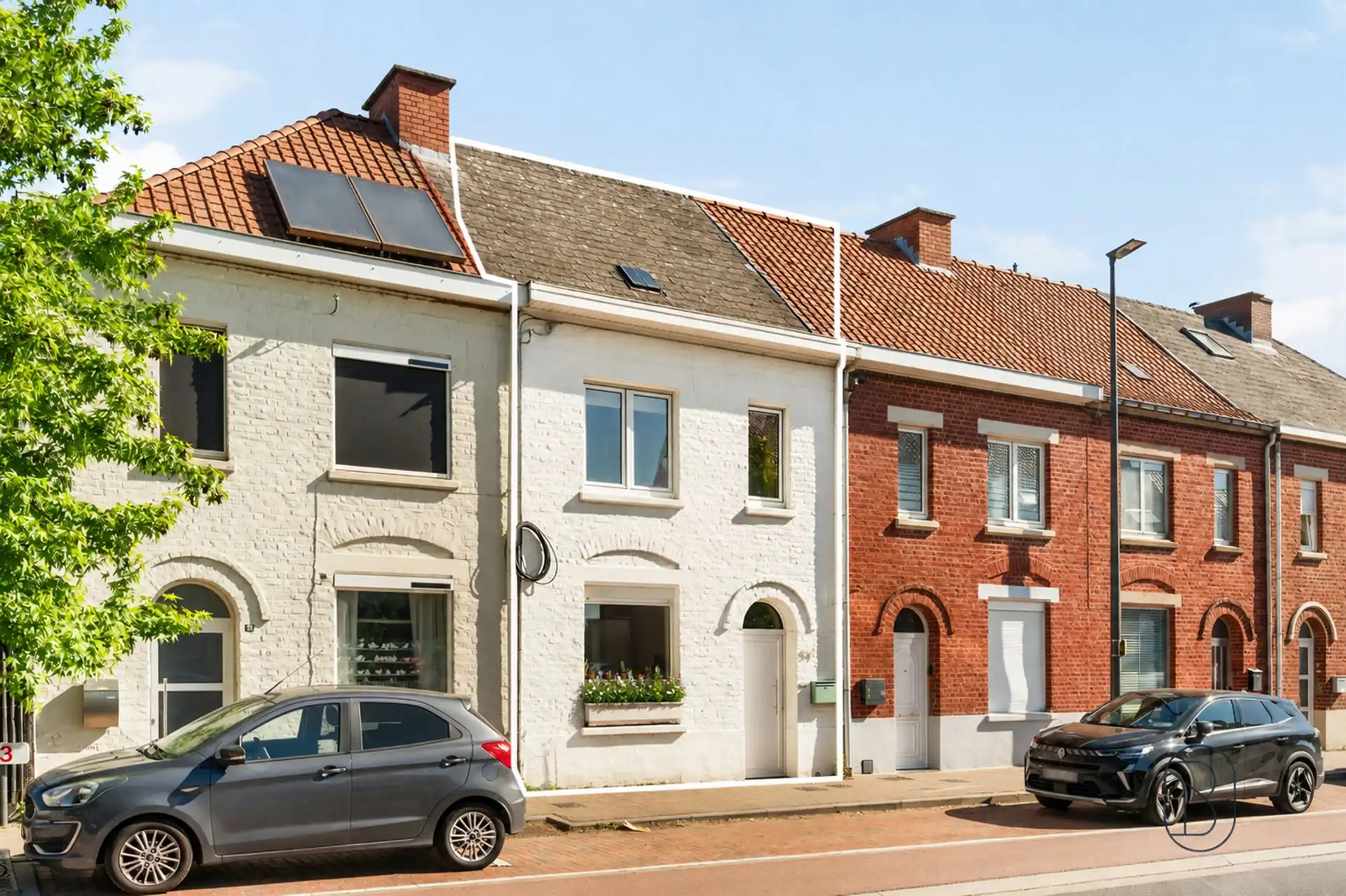 Gezellige instapklare woning met 3 slpk, koer en tuintje foto 2