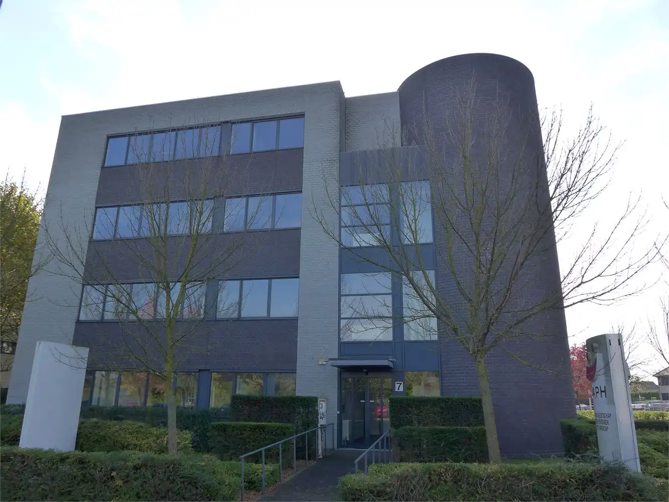 1.786 m² kantoren met 54p foto 3