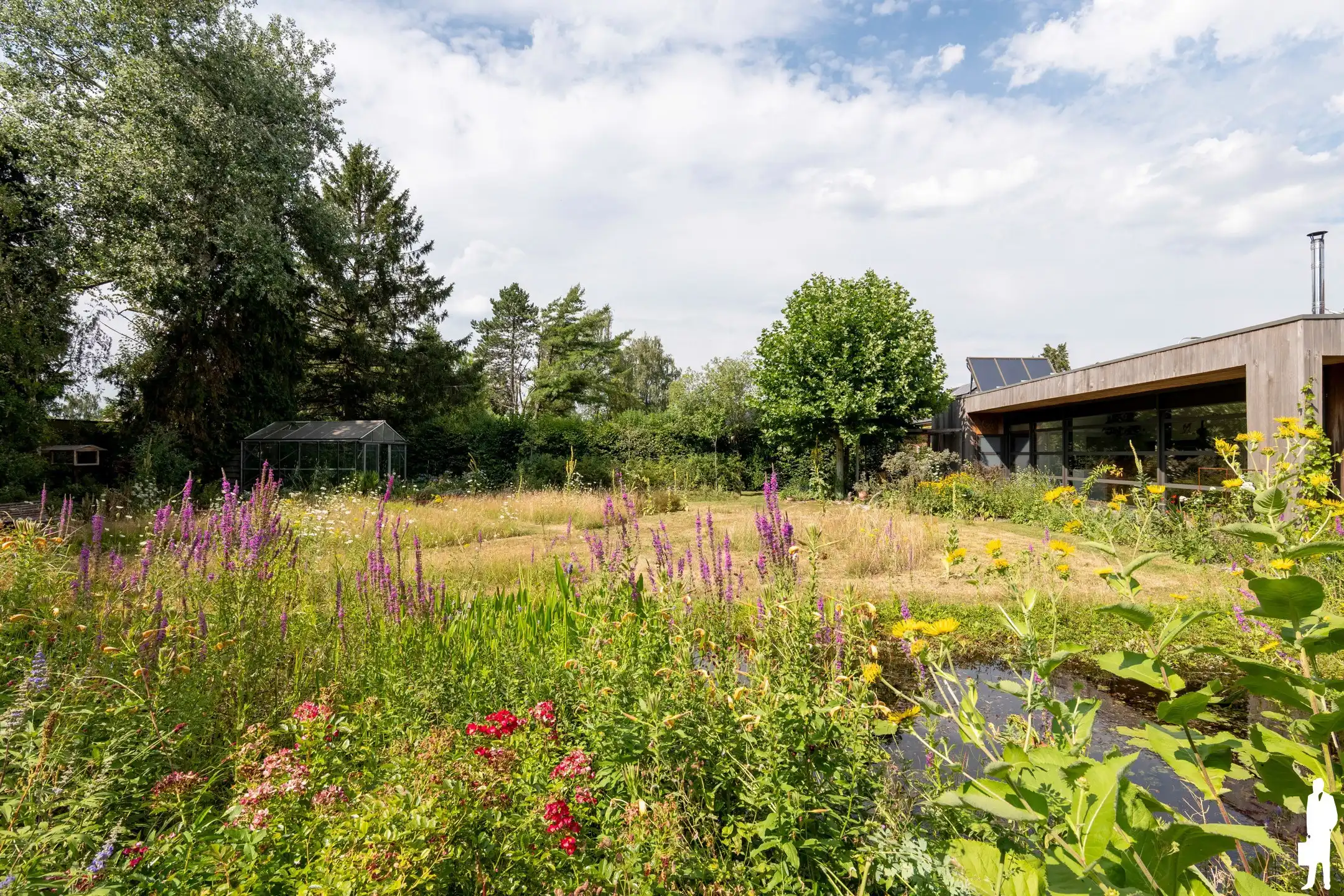 Unieke woning; architecturaal ontwerp, organische natuurtuin foto 29