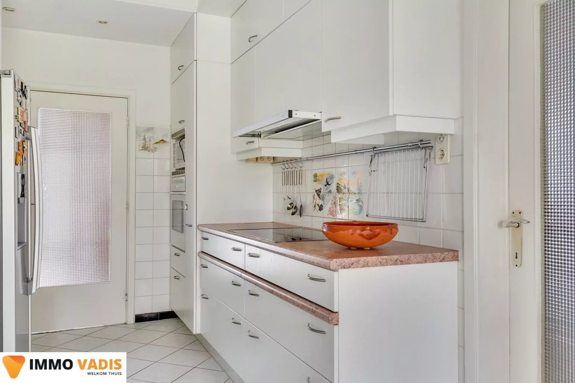 Te renoveren woning met  garage en mooie tuin foto 9